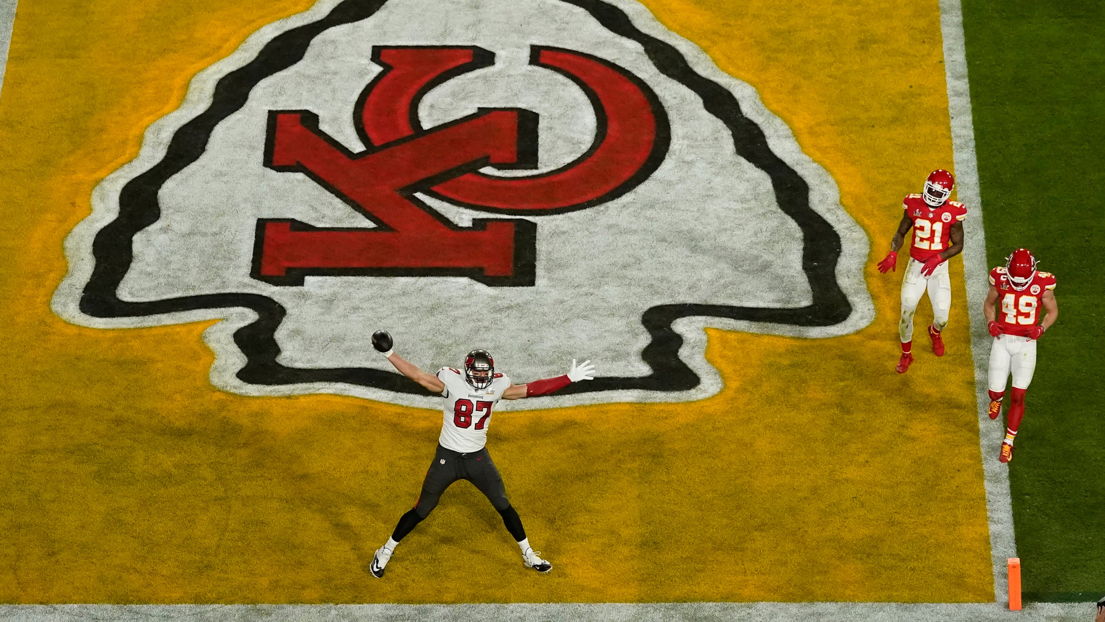 Tampa Bay Buccaneers' Rob Gronkowski (87) reacts after scoring a touchdown during the first half of Super Bowl 55 against the Kansas City Chiefs Sunday, Feb. 7, 2021, in Tampa, Fla. (Charlie Riedel/AP)