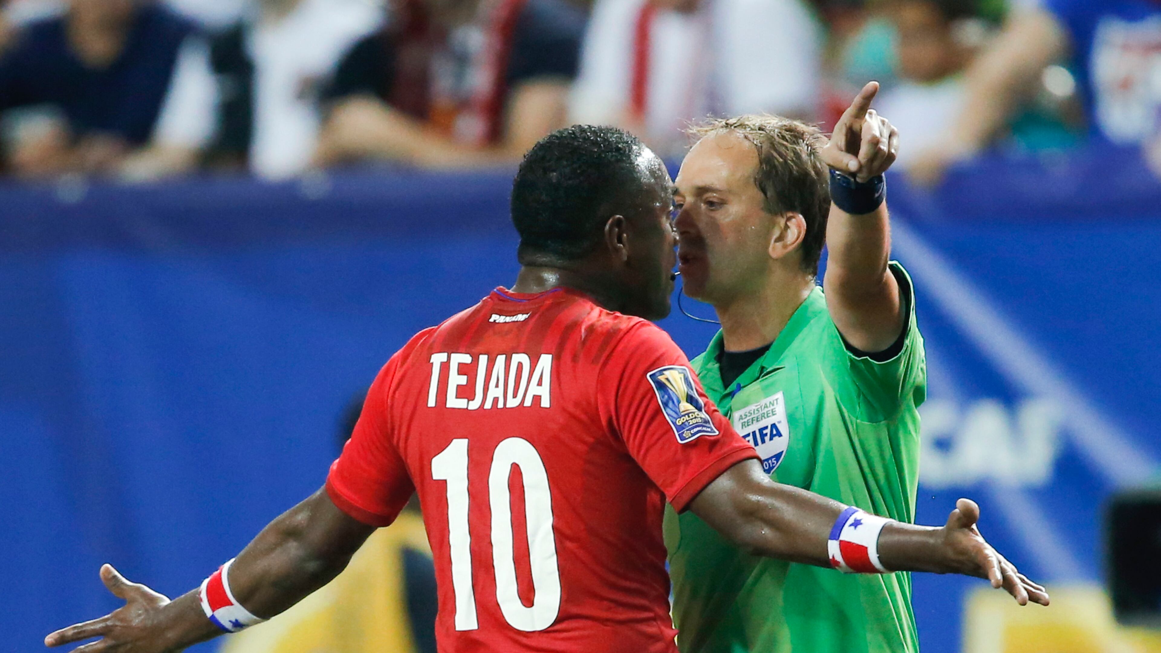 Panama's Luis Tejada (10) argues with an official during the first half against Mexico in a CONCACAF Gold Cup soccer semifinal, Wednesday, July 22, 2015, in Atlanta. (AP Photo/John Bazemore)