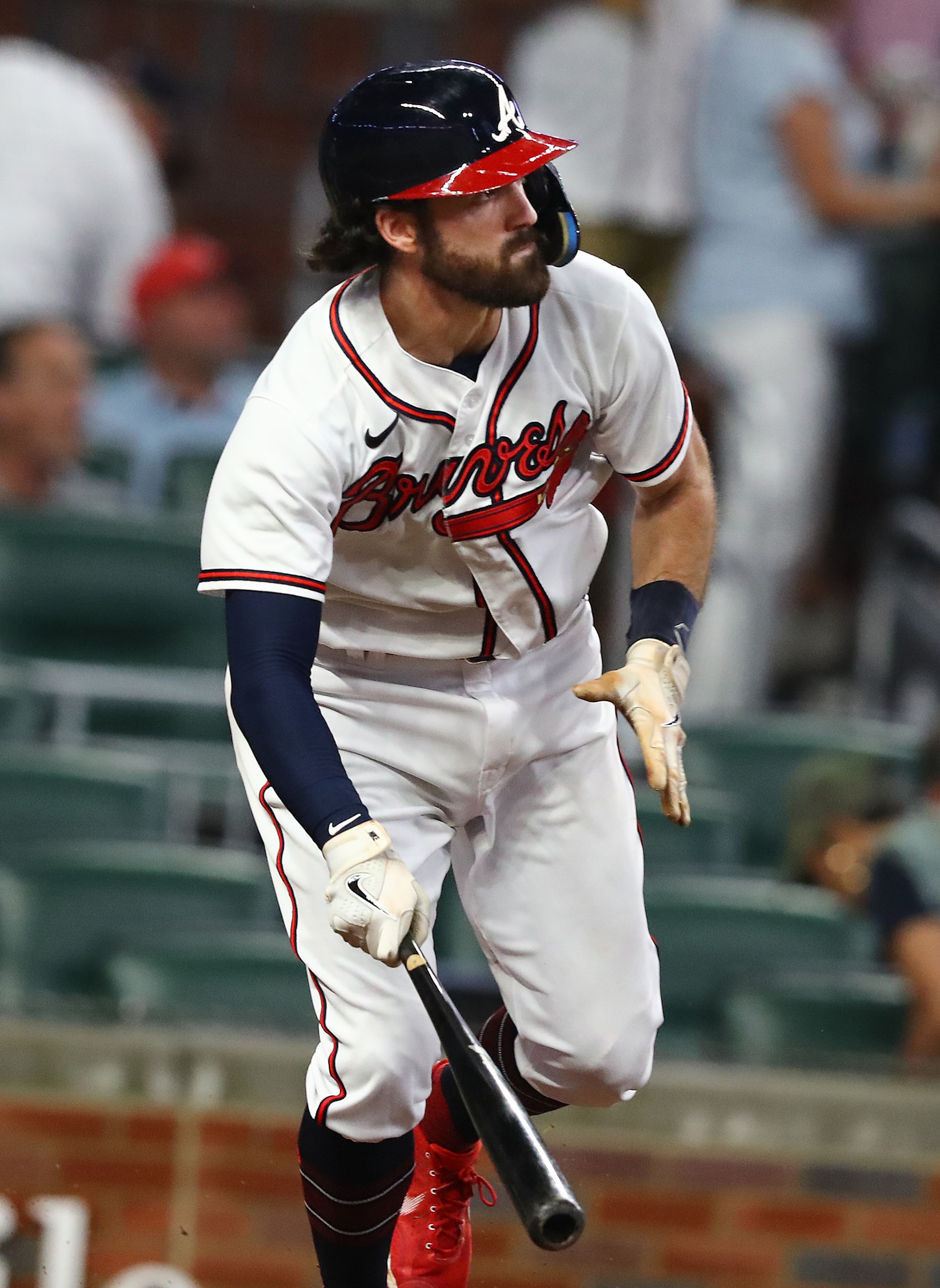 081722 Atlanta: Atlanta Braves shortstop Dansby Swanson hits a sacrafice fly to score Vaughn Grissom to cut the New York Mets lead to 4-1 during the third inning in a MLB baseball game on Wednesday, August 17, 2022, in Atlanta. “Curtis Compton / Curtis Compton@ajc.com