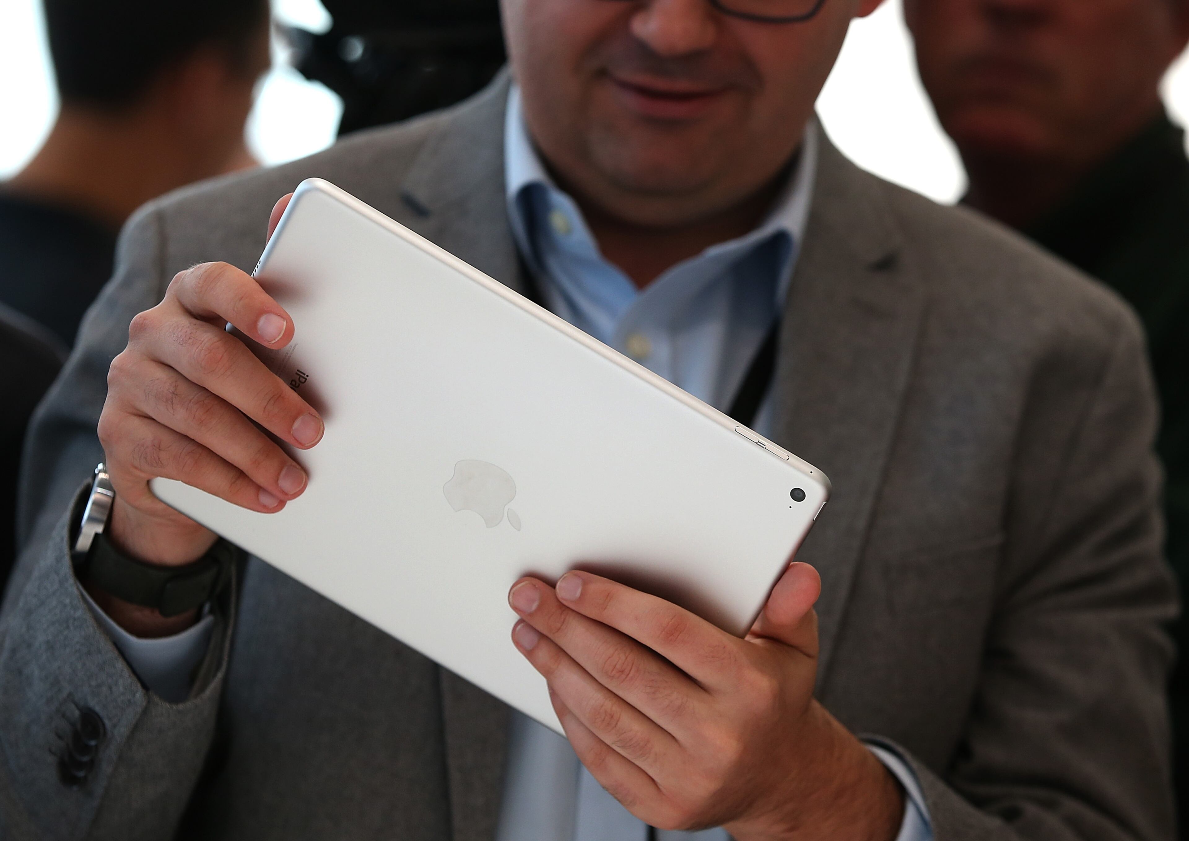 CUPERTINO, CA - OCTOBER 16: An attendee inspects new iPad Air 2 during an Apple special event on October 16, 2014 in Cupertino, California. Apple unveiled the new iPad Air 2 and iPad Mini 3 tablets and the iMac with 5K retina display. (Photo by Justin Sullivan/Getty Images)