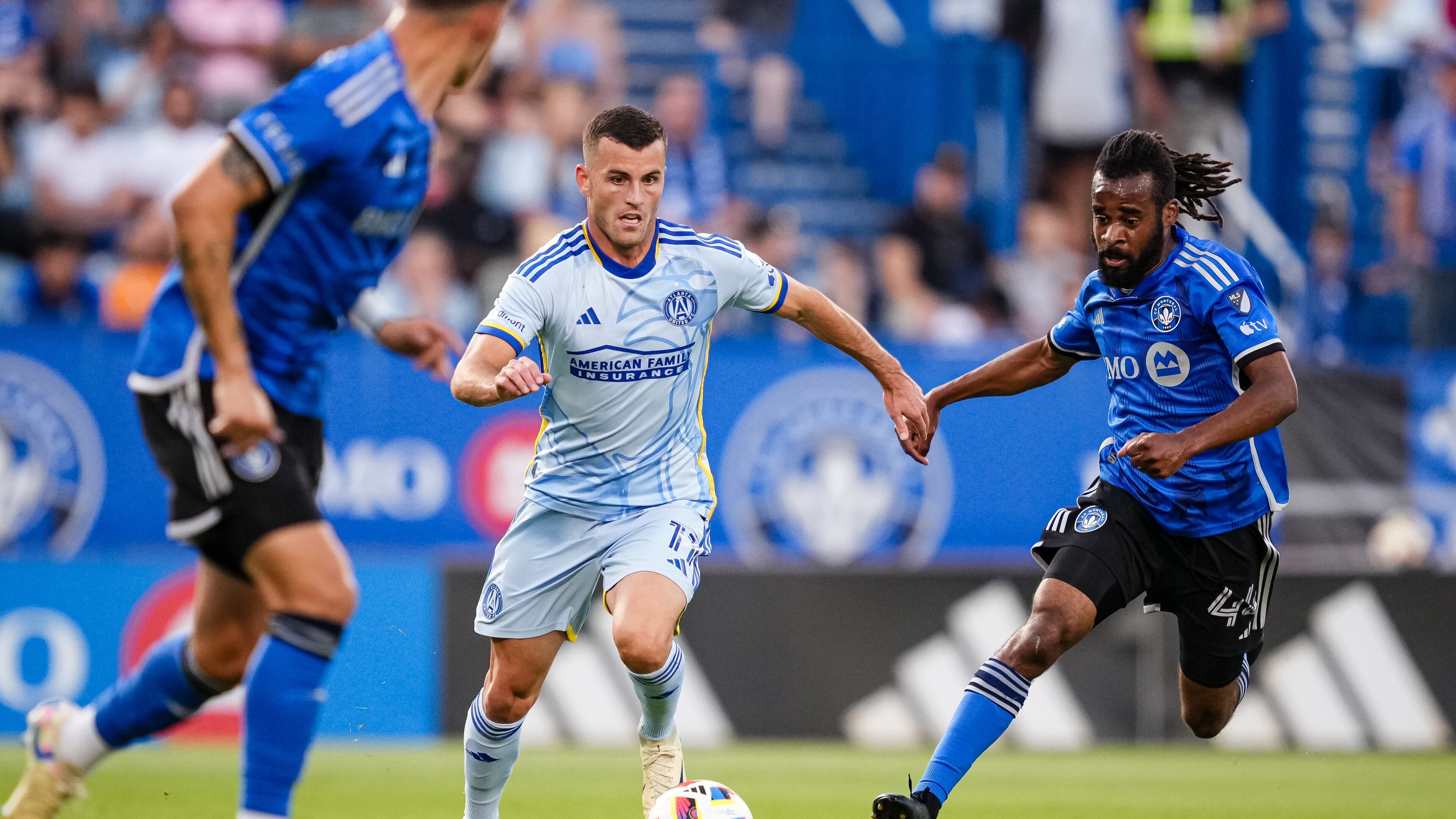 Atlanta United defender Brooks Lennon #11 dribbles the ball during the match against the CF Montreal at Stade Saputo in Montreal, Canada on Saturday July 13, 2024. (Photo by Mitch Martin/Atlanta United)