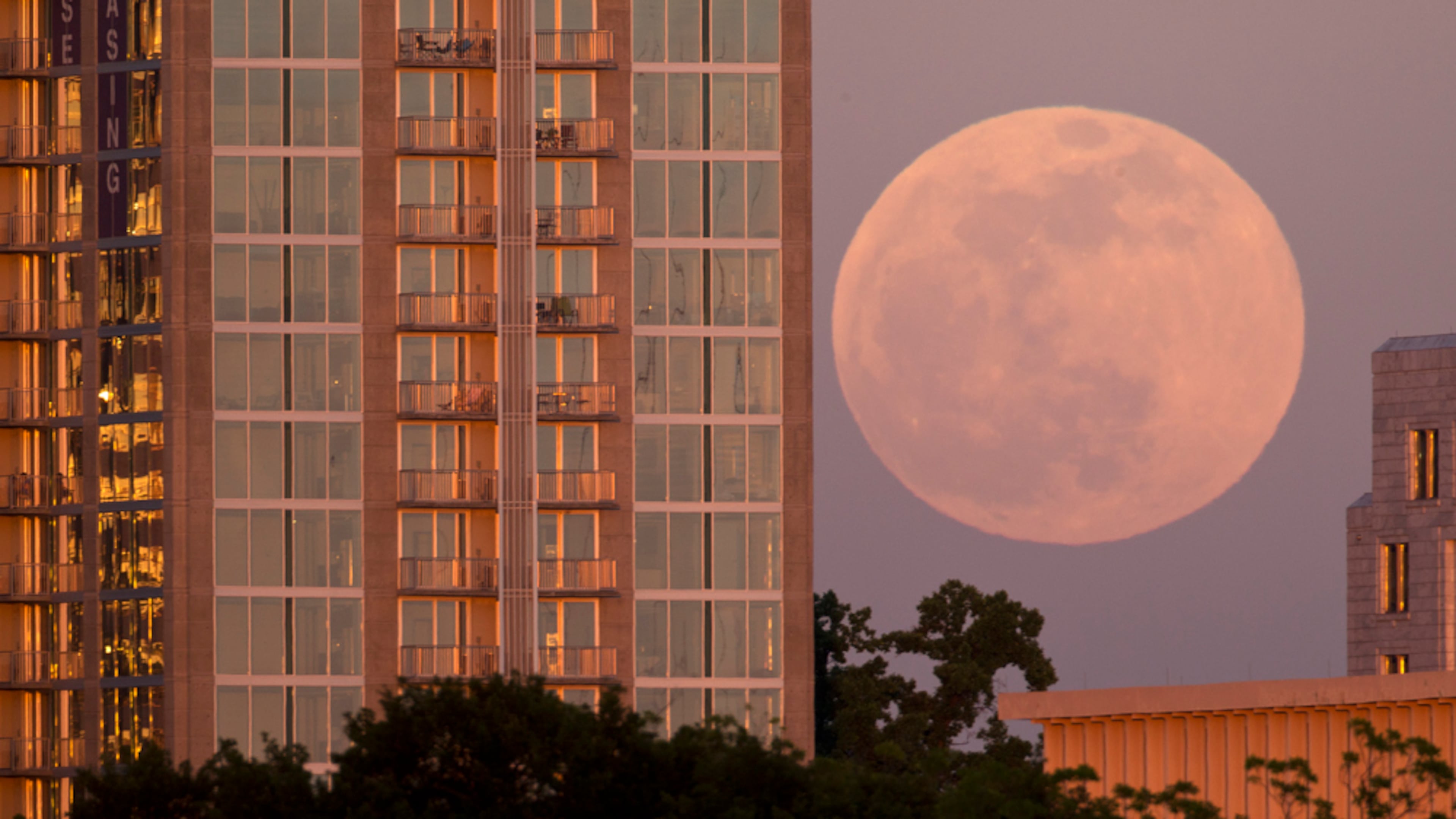 A full moon, like this one over Midtown in 2013, rose over Atlanta on the evening of Wednesday, April 1, 2026, a day that began with a morning rush hour that featured three fatal accidents, two vehicle fires, several other crashes and heavy traffic delays despite dry weather. (Ben Gray/AJC 2013)