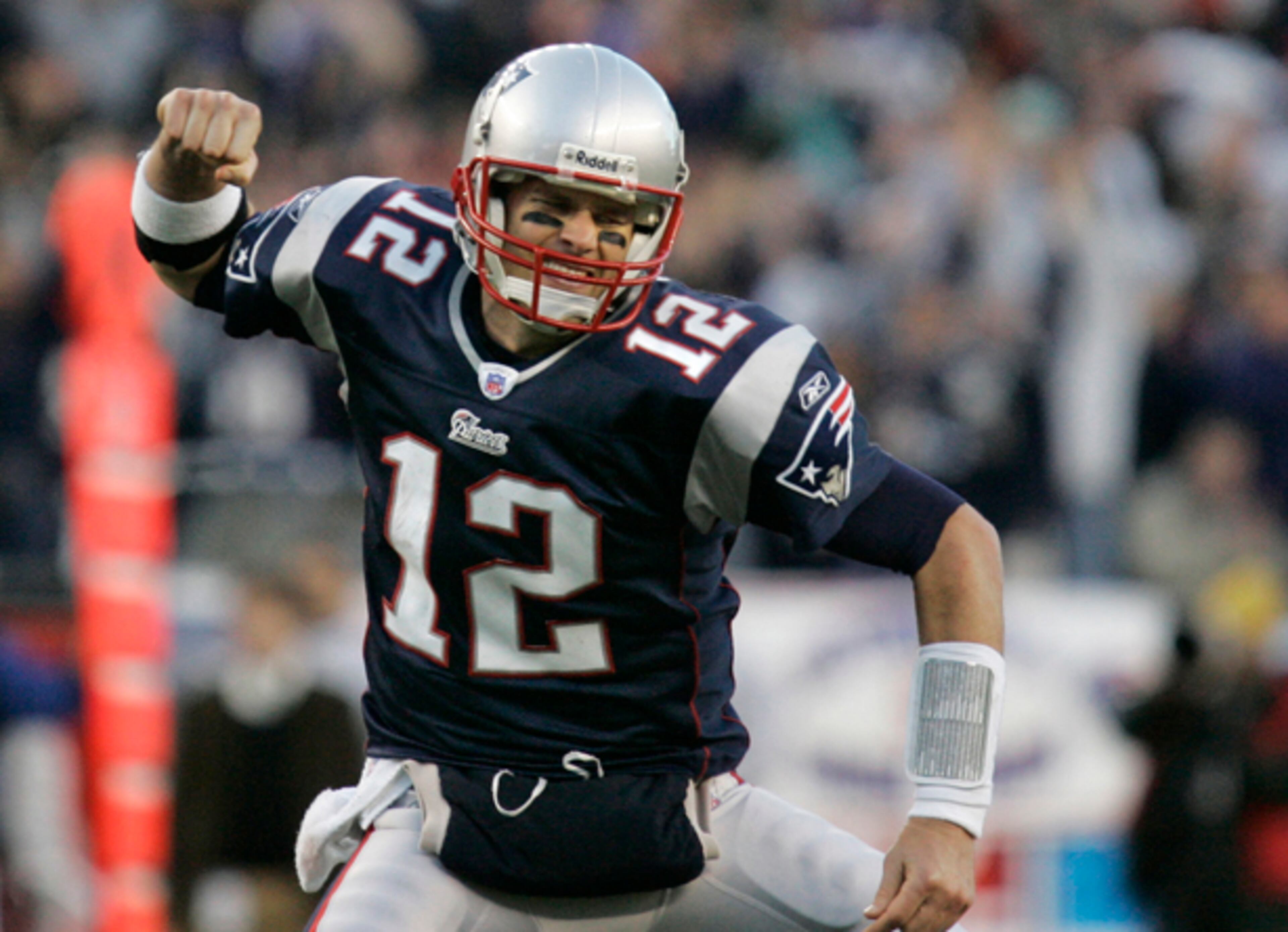 The 2007 Patriots started the season 5-0 and didn’t lose again – going a perfect 16-0 – until the Super Bowl, which was won by the New York Giants by a field goal.