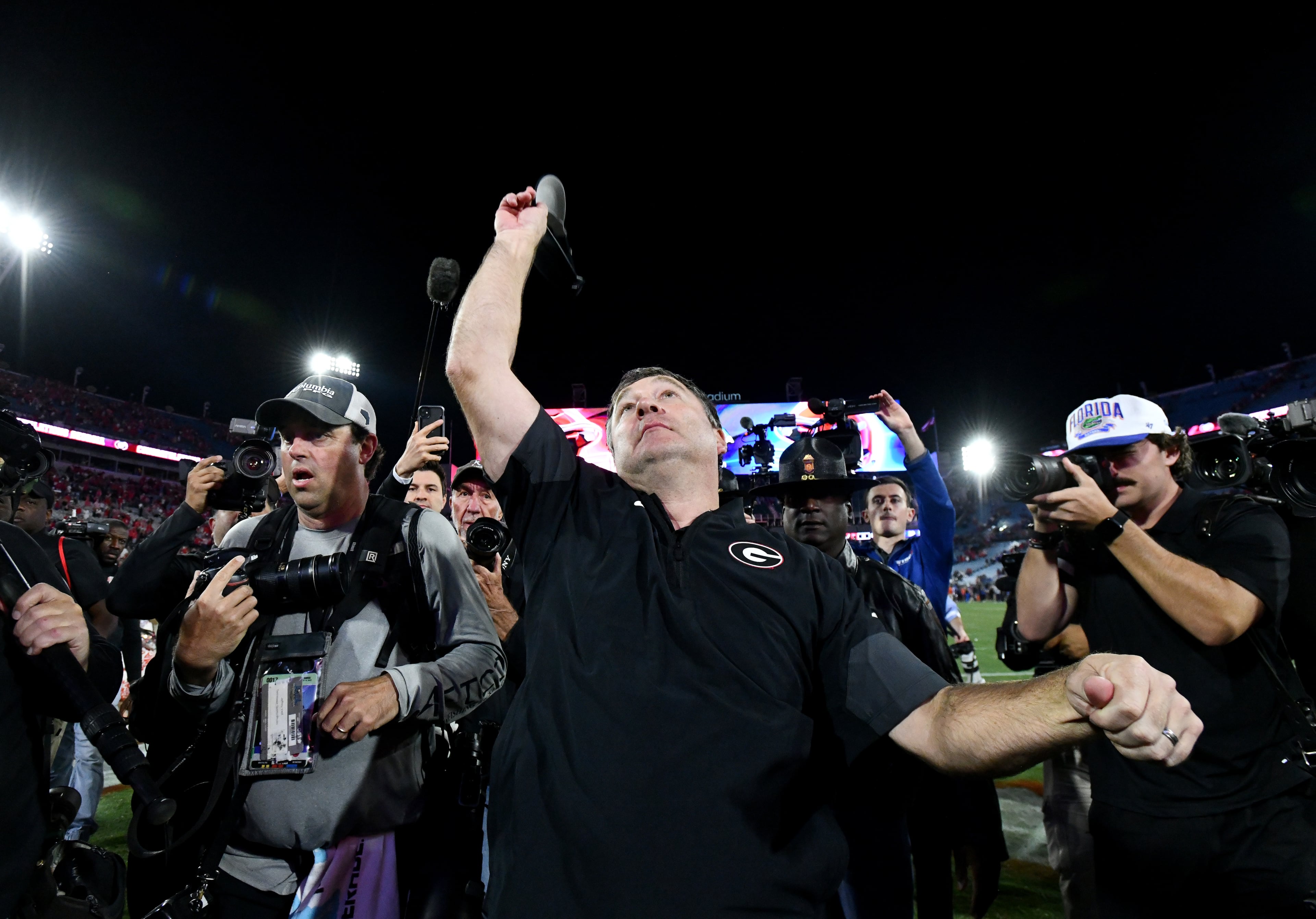 Georgia head coach Kirby Smart throws his hat as he leaves the football field during an NCAA football game, Saturday, November 1, 2025, Jacksonville, Fla. Georgia won 24-20 over Florida. (Hyosub Shin / AJC)