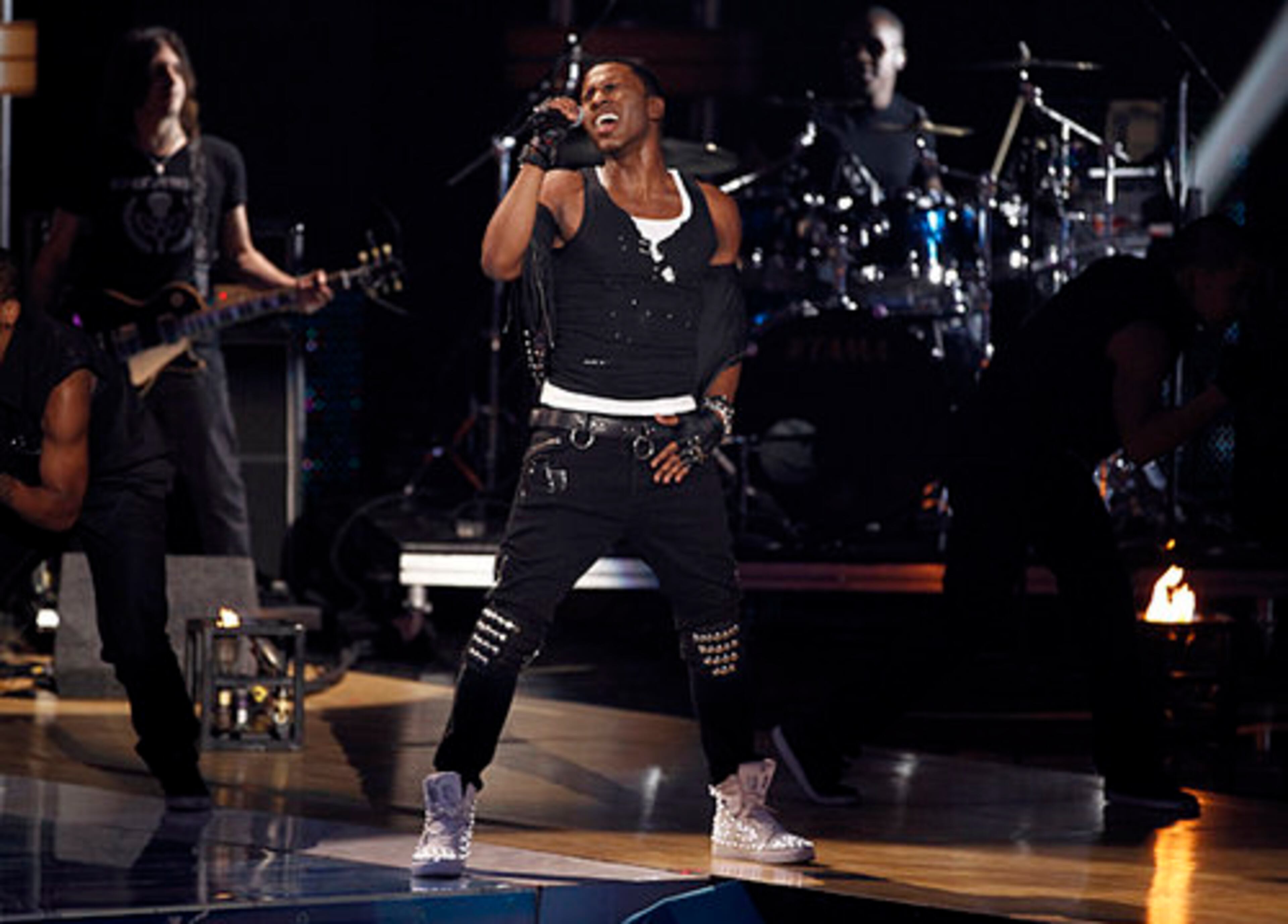Jason Derulo performs