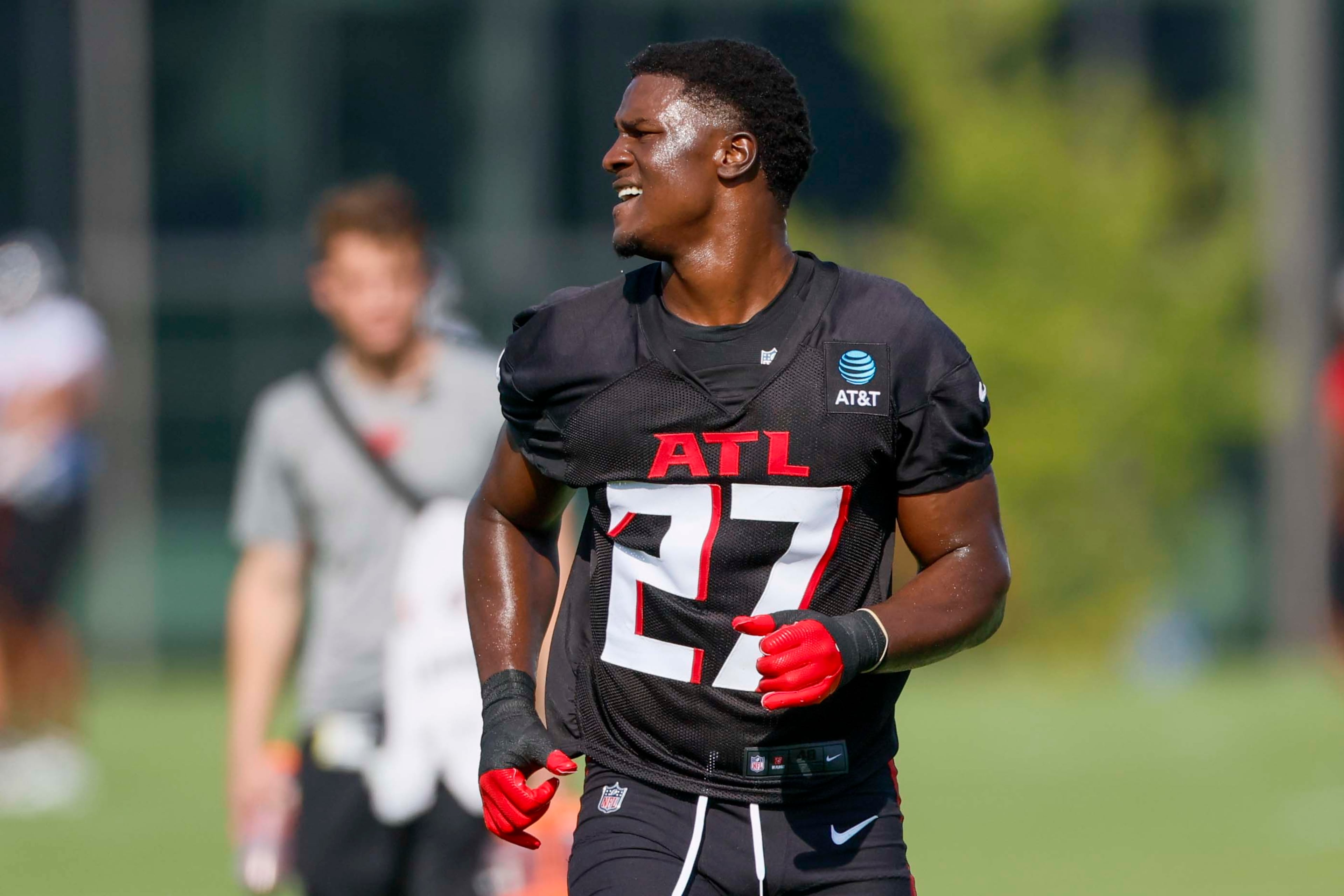 Falcons linebacker James Pearce Jr., the franchise's new rookie sack leader?