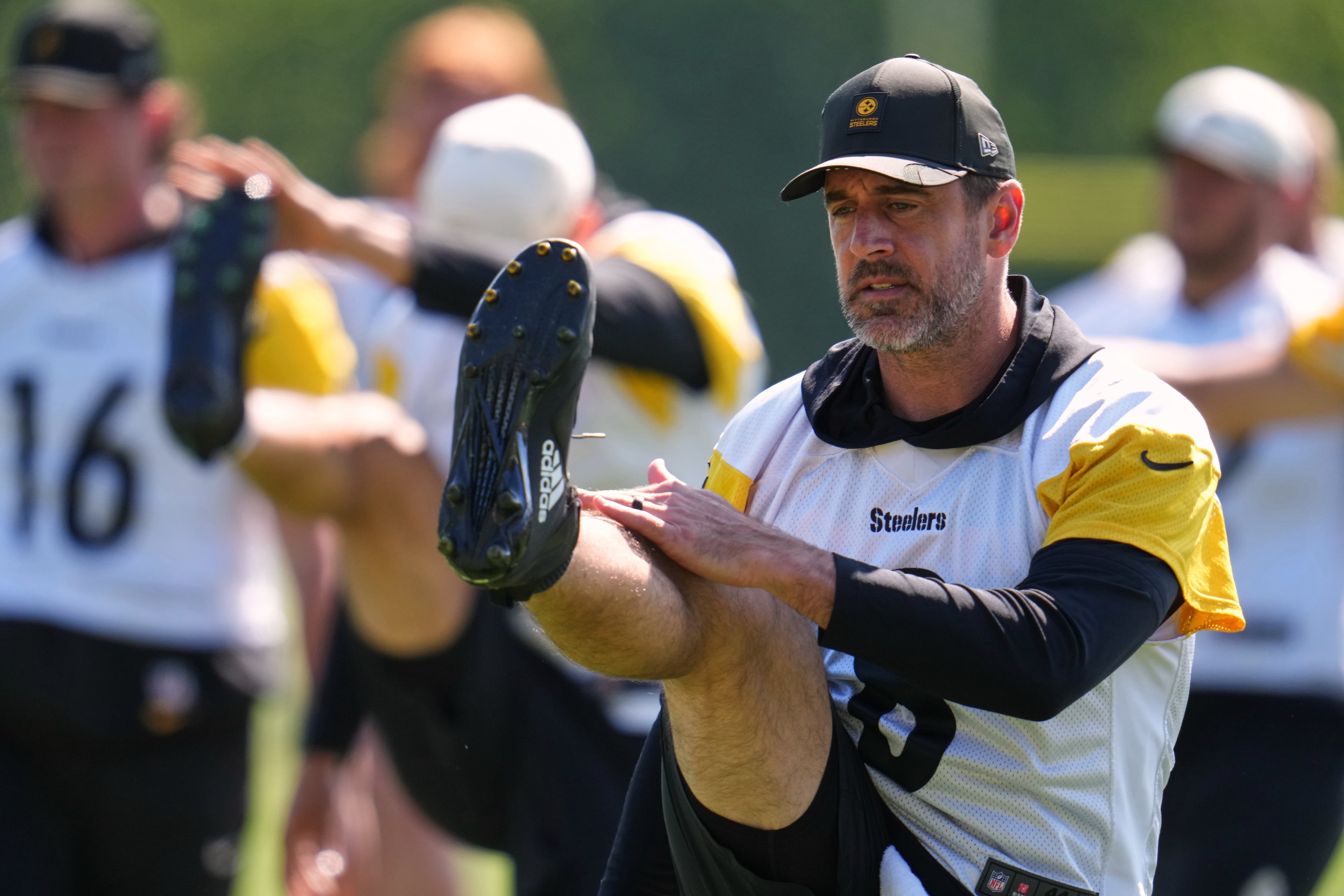 “I saw and witnessed some unbelievable things that he’s able to do,” the Falcons coach said of Steelers quarterback Aaron Rodgers. (Gene J. Puskar/AP)