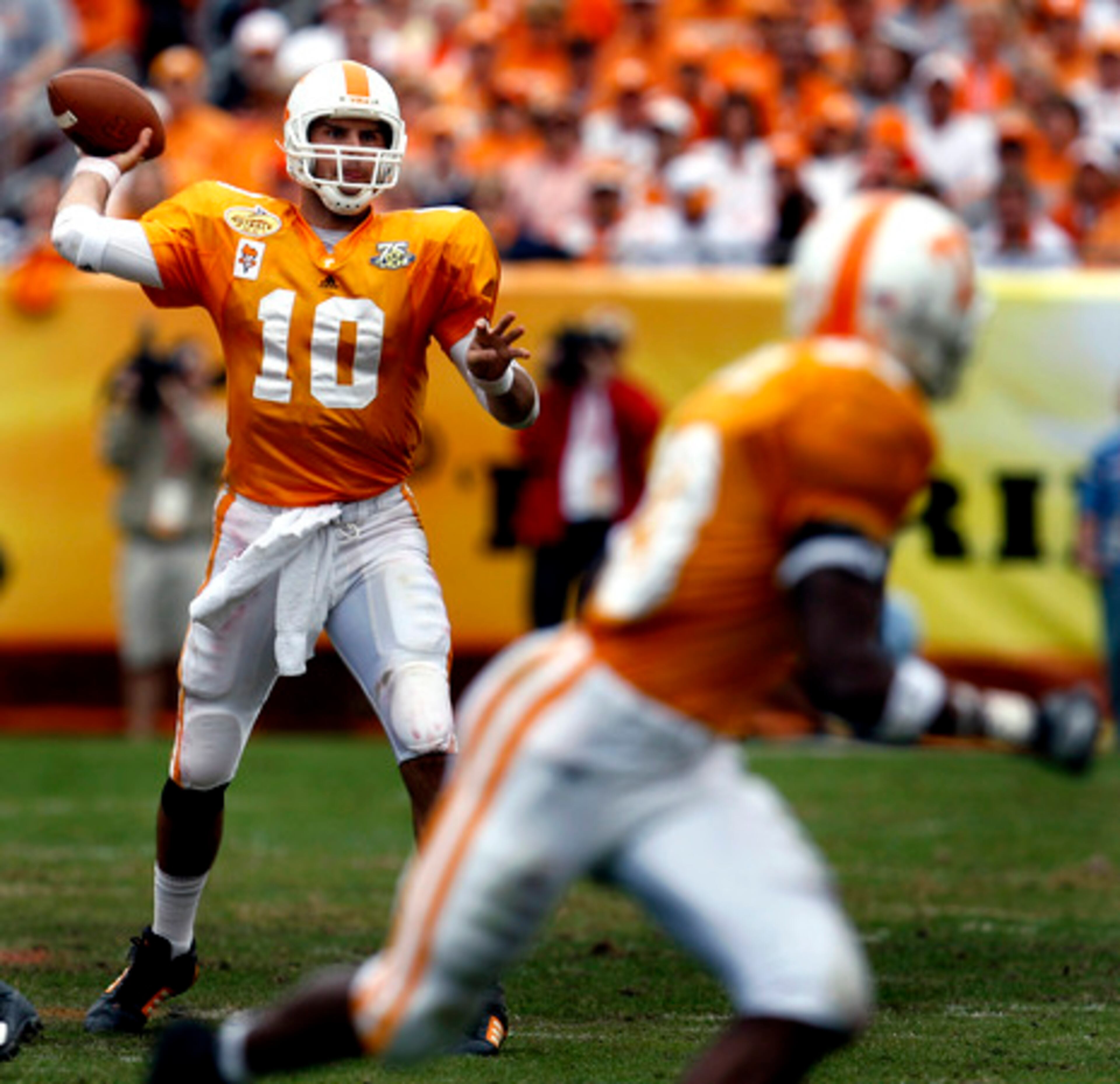 Tennessee quarterback Erik Ainge (10)looks to receiver Denarius Moore.