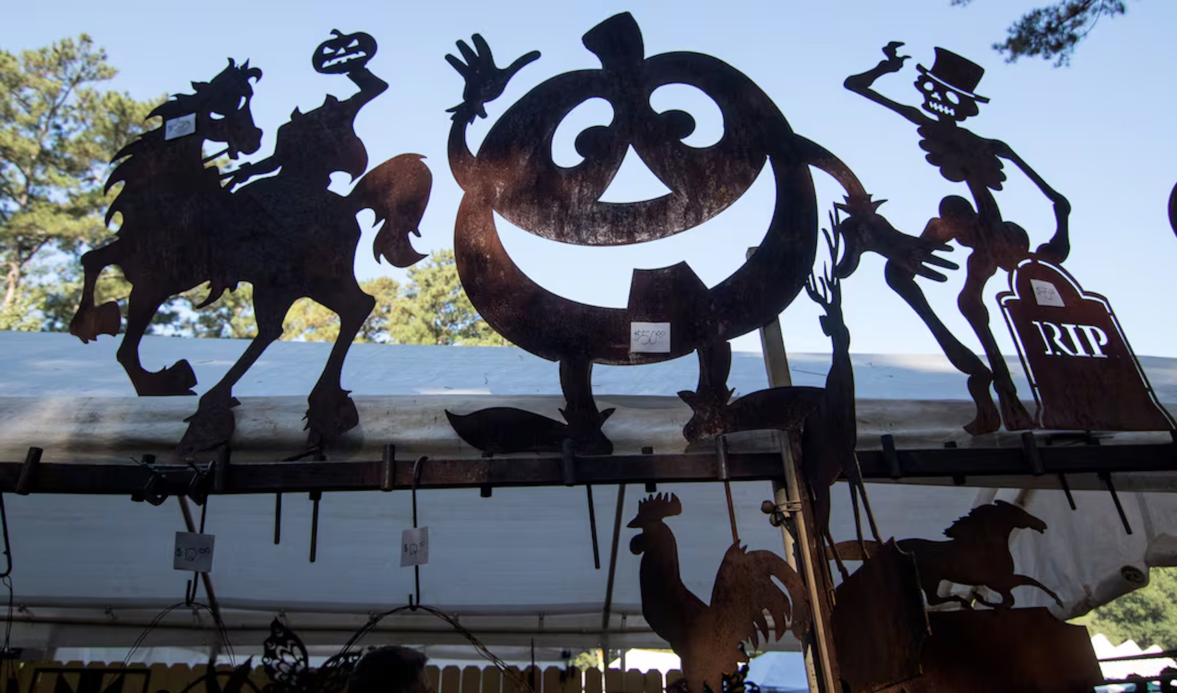 Works from more than 400 artists and crafters are available at the Yellow Daisy Festival on Thursday, Sept. 10 through Sunday, Sept. 13 at Stone Mountain Park.(Steve Schaefer/Special to the AJC)