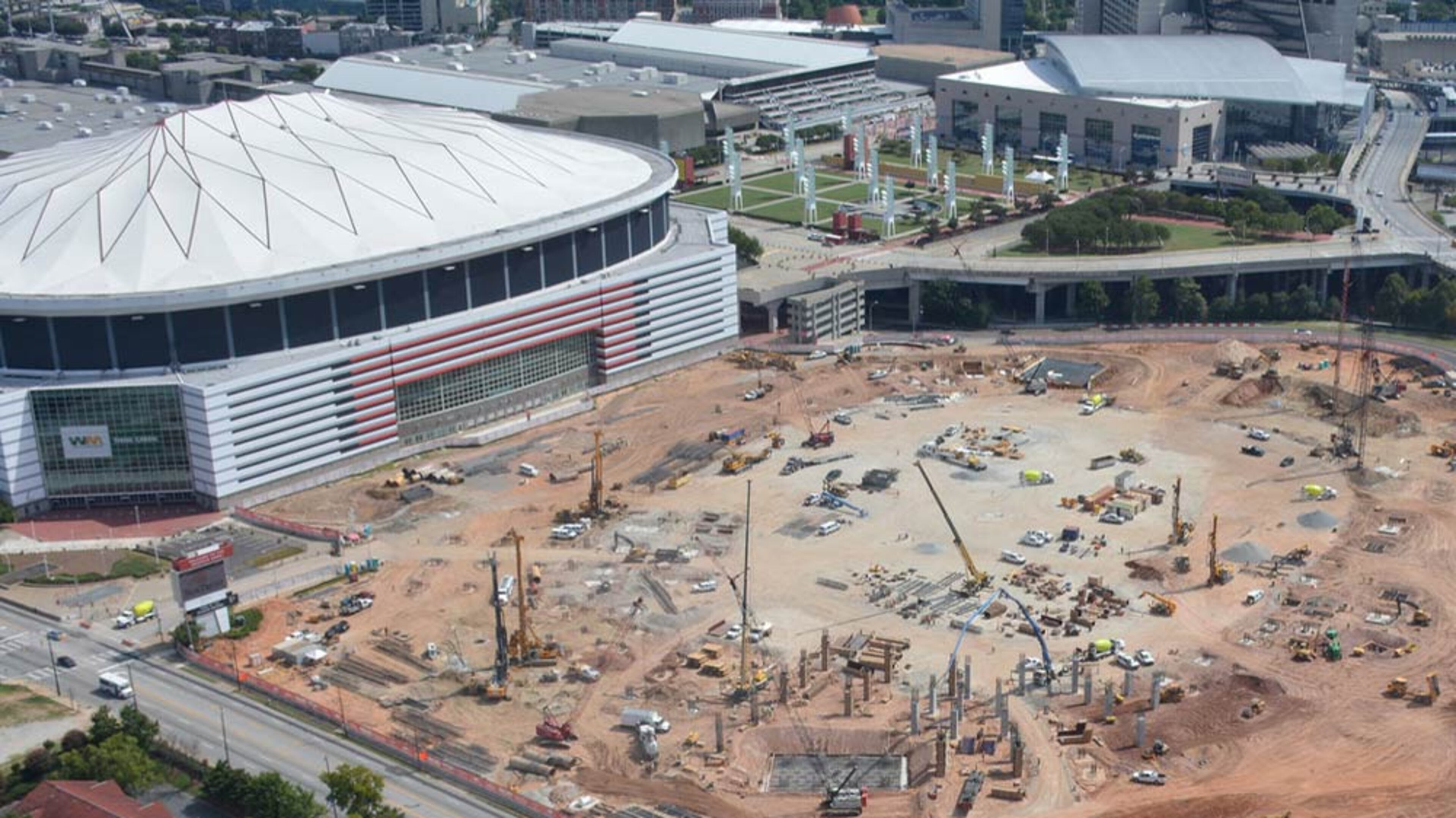 In August 2014, steel columns begin to rise from the site foundation. The southwest vantage point shows the first signs of the new stadium "going vertical."