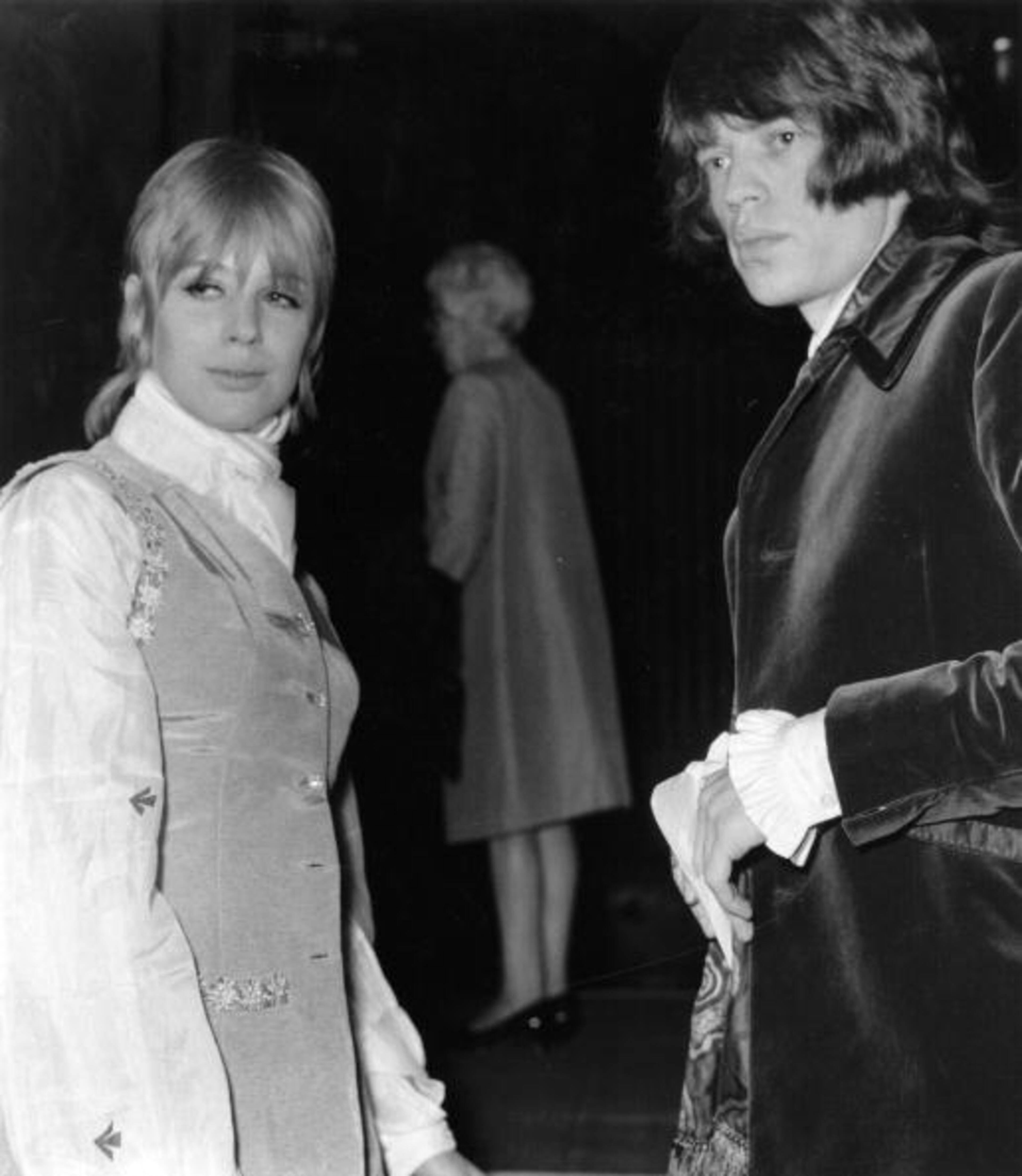 Mick Jagger and singer Marianne Faithfull arrive for the premiere of the new film '2001, A Space Odyssey' at the Casino Cinerama, London. (Photo by Central Press/Getty Images)