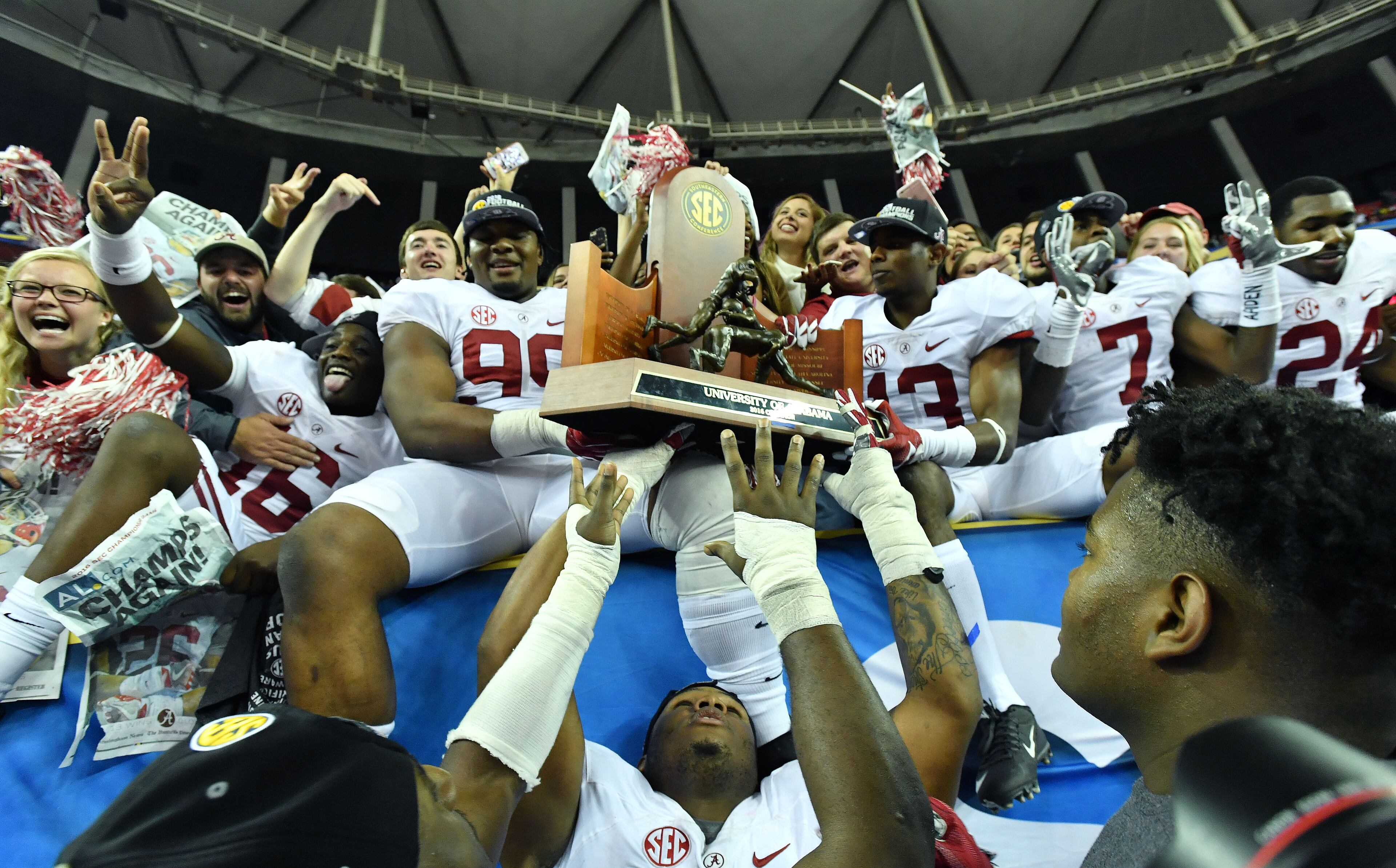 December 3, 2016 Atlanta - Alabama celebrates the SEC Championship win over the Florida at the Georgia Dome on Saturday, December 3, 2016. Alabama won 54 - 16 over the Florida. HYOSUB SHIN / HSHIN@AJC.COM