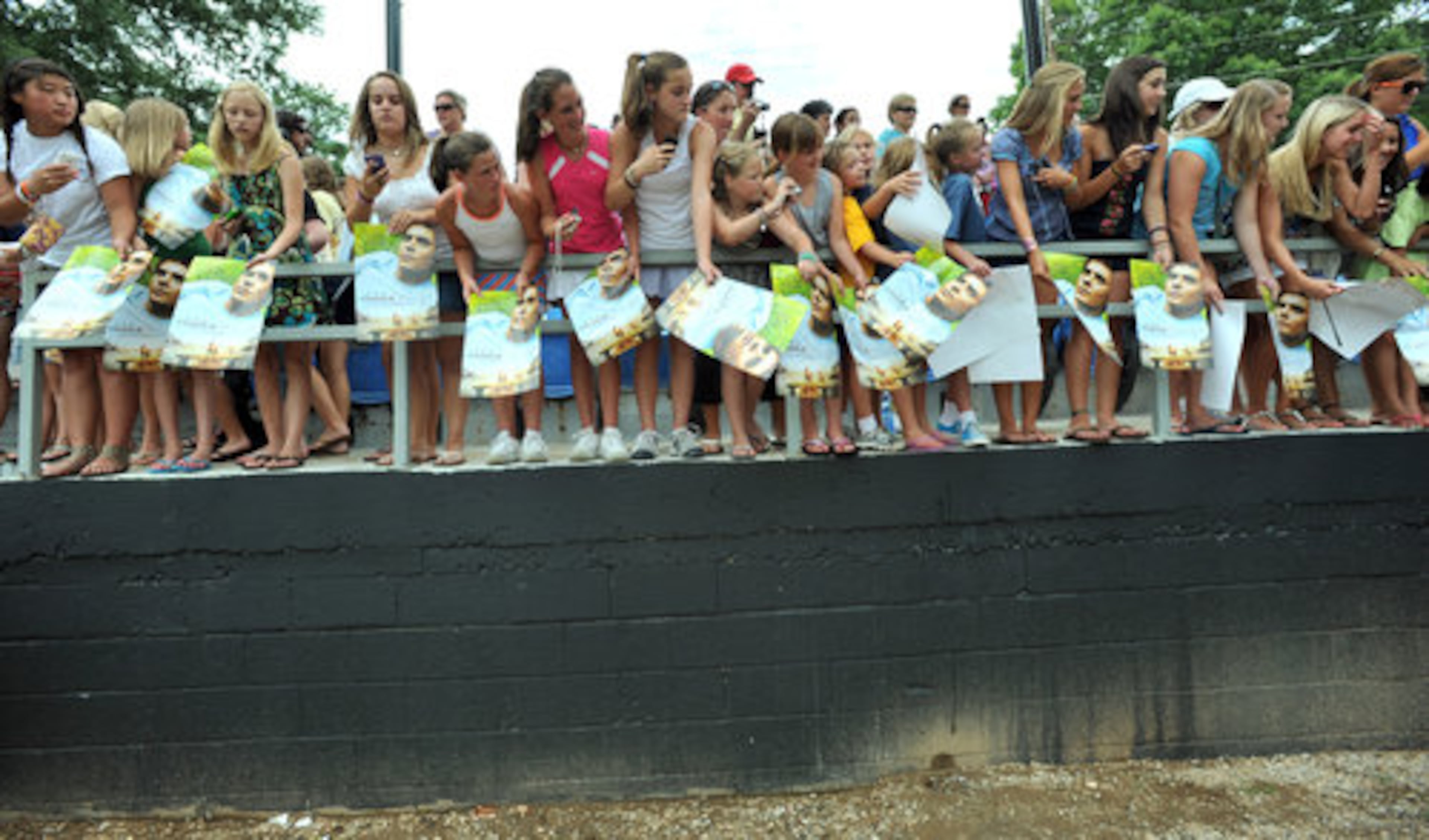 Fans patiently wait to meet Zac Efron.