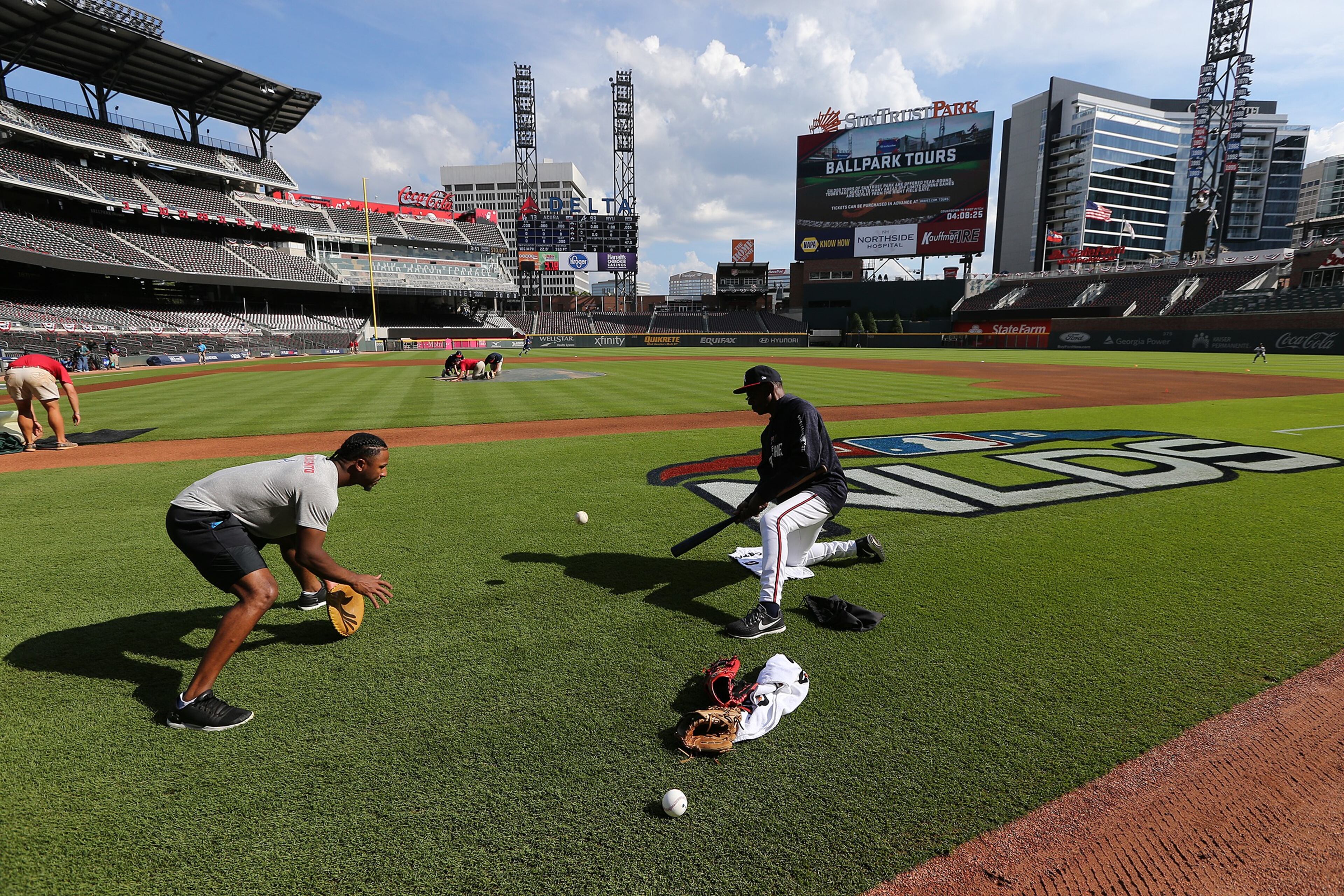 October 7, 2018 Atlanta: Atlanta Braves third base coach Ron Washington and Ozzie Albies warmup in SunTrust Park before playing the Los Angeles Dodgers in Game 3 of a National League Division Series baseball game on Sunday, Oct 7, 2018, in Atlanta. Curtis Compton/ccompton@ajc.com