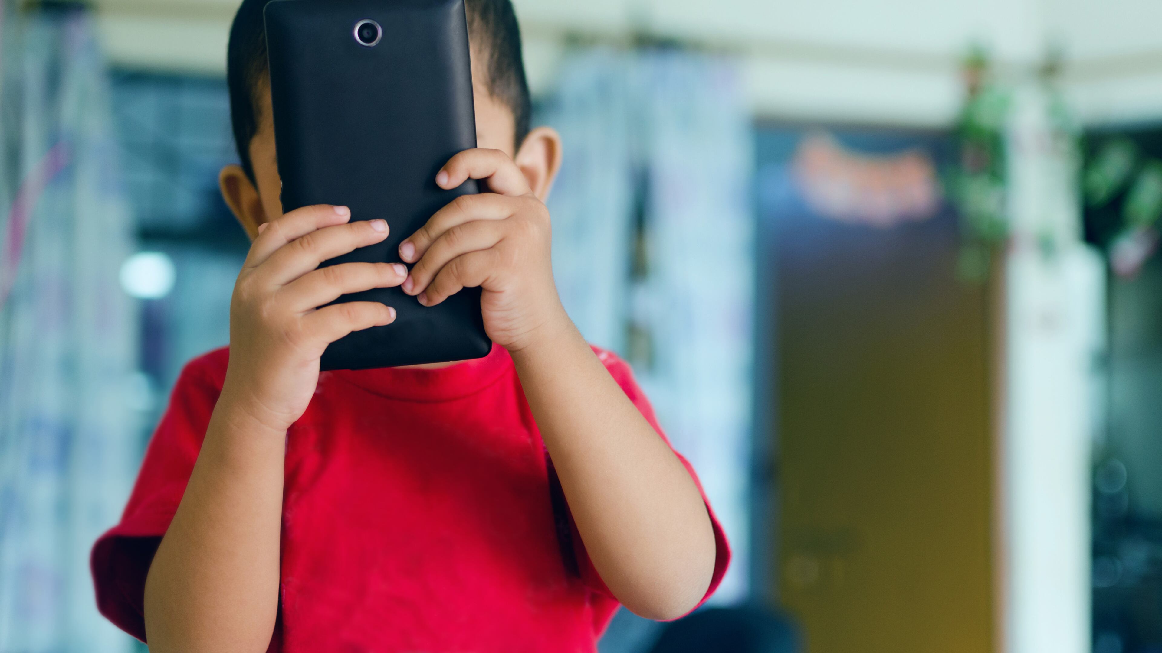 School districts should learn from international research showing smartphones are near impossible to regulate and classroom bans may be the only solution to stopping students from being distracted by them. (Dreamstime/TNS)