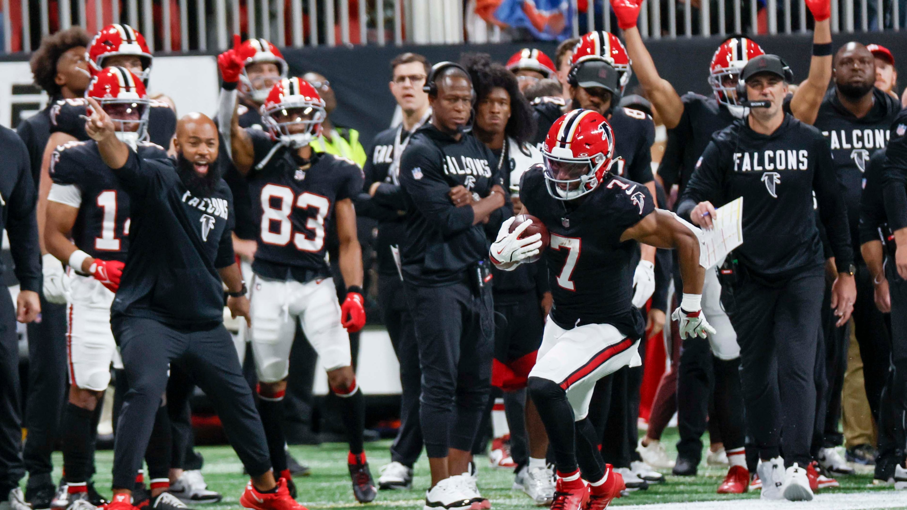 Atlanta Falcons running back Bijan Robinson hugs the sideline on his way to scoring a touchdown during Monday's win over the Buffalo Bills. (Miguel Martinez/AJC)