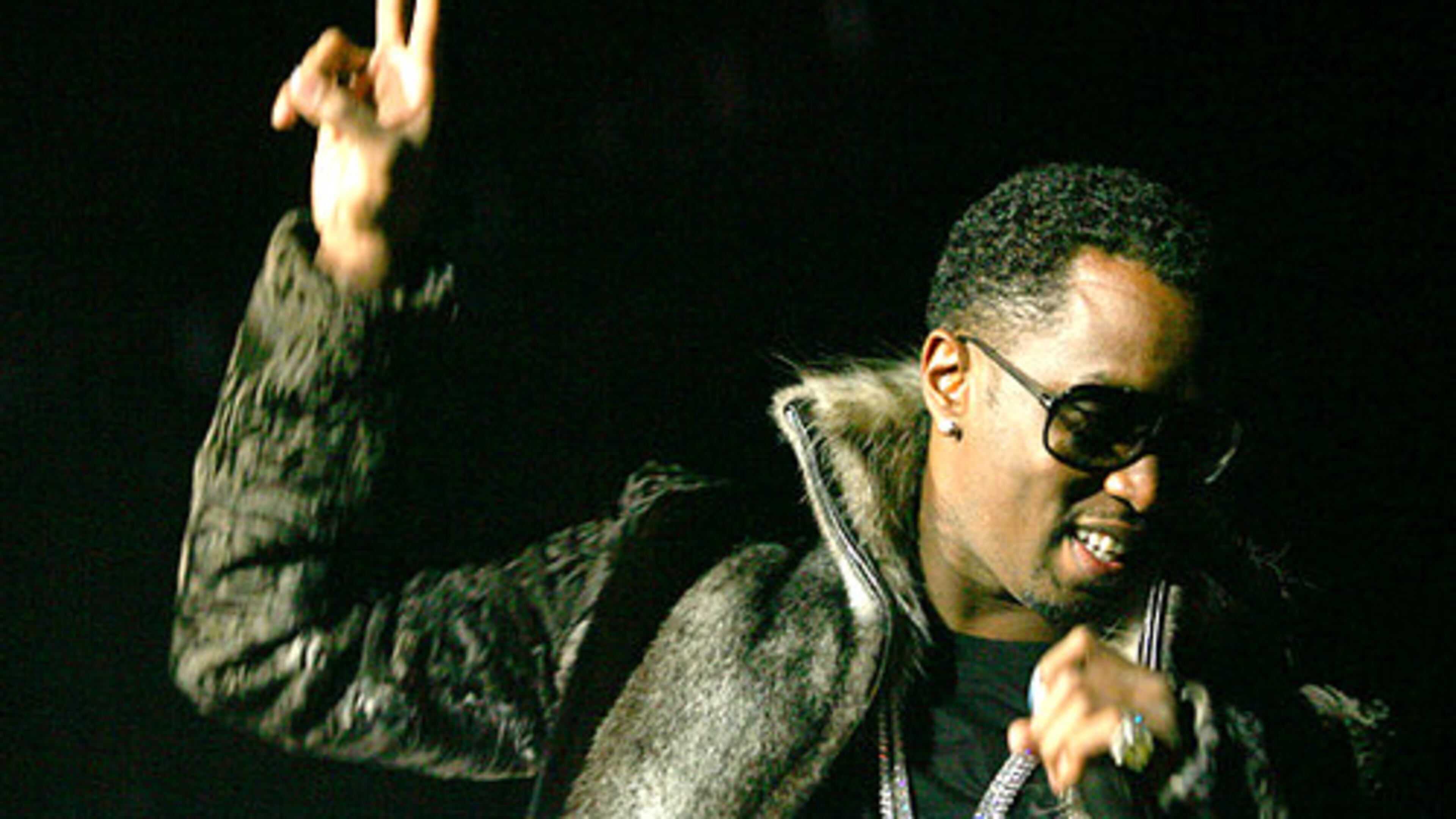 At the Up Close Tour, Sean "Diddy" Combs leaves the stage after performing with Bow Wow in a surprise appearance.