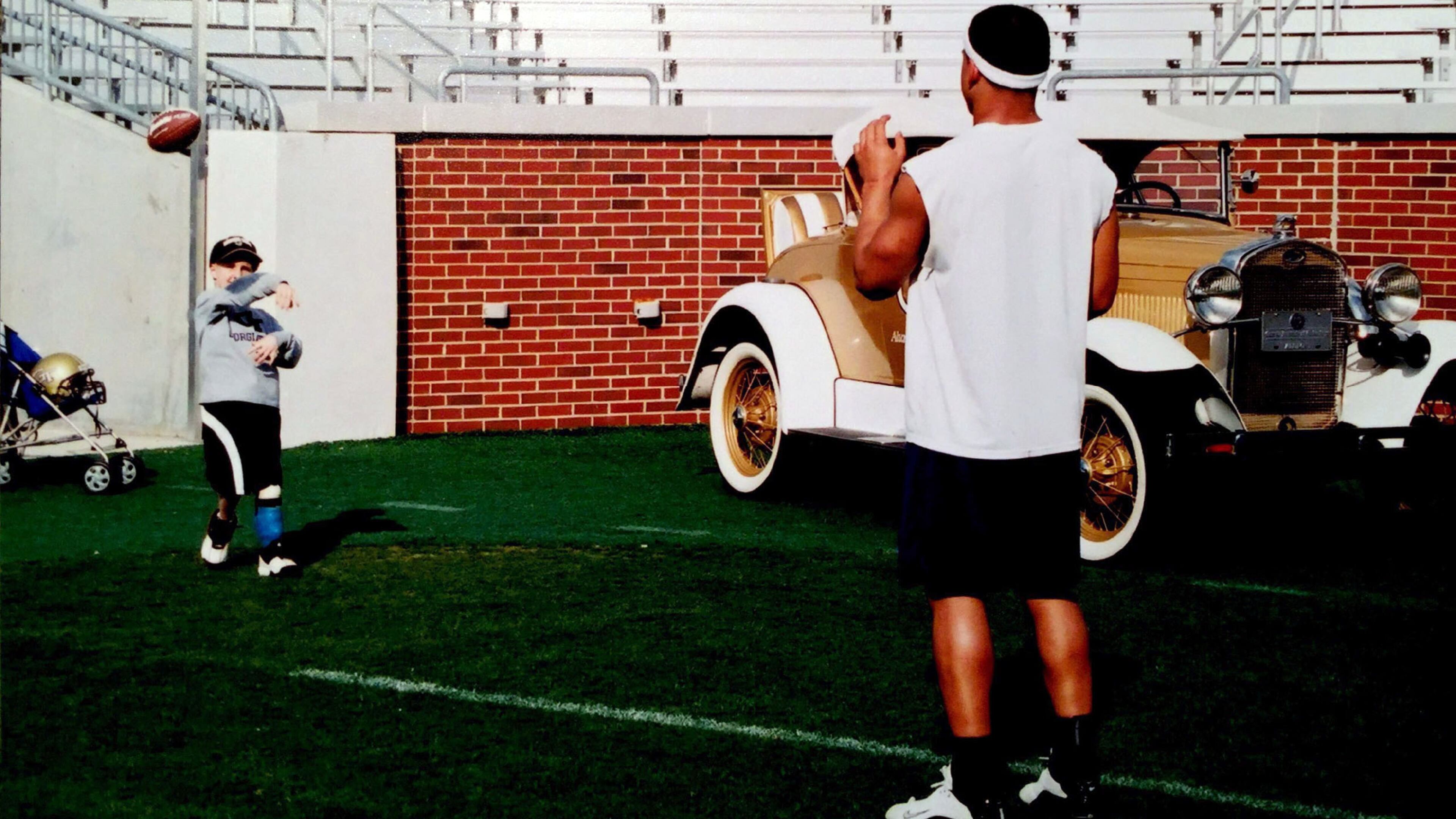 Carter Martin tosses the ball to Georgia Tech quarterback Reggie Ball inside Bobby Dodd Stadium in March 2004.