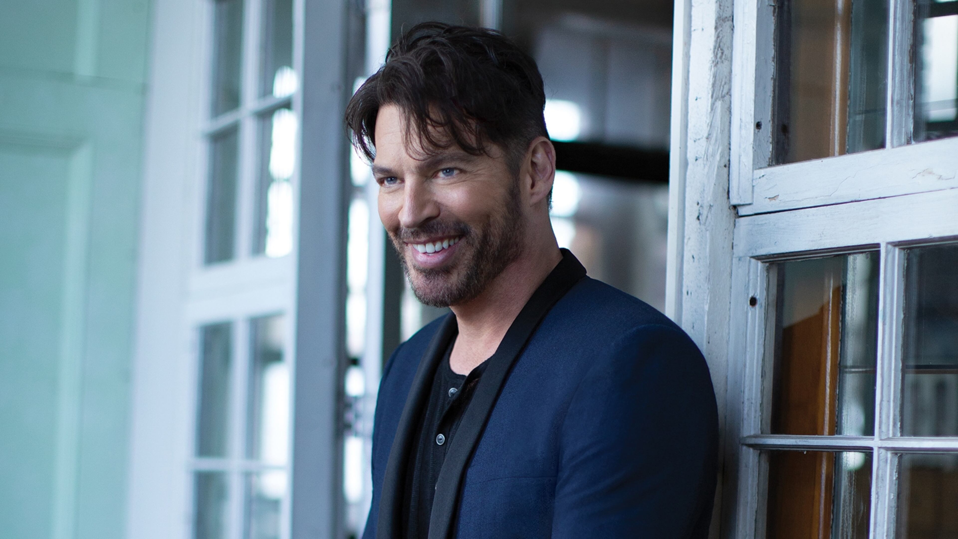 Harry Connick Jr. will get intimate with fans on a short tour in March.