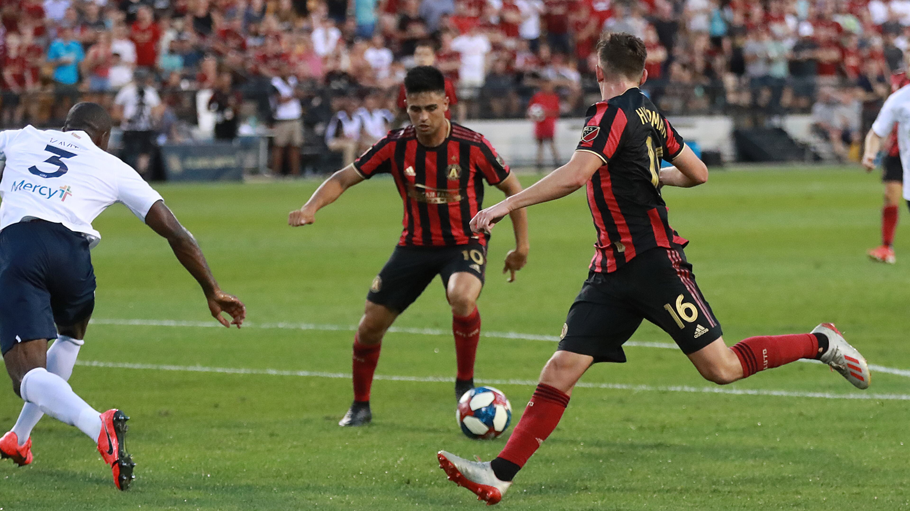 July 10, 2019 Kennesaw: Atlanta United midfielder Emerson Hyndman (center) gets the assist passing it off to midfielder Gonzalo Martinez (left) for the goal and a 1-0 lead over St. Louis in a U.S. Open Cup quarterfinals soccer match on Wednesday, July 10, 2019, in Kennesaw. Atlanta United won the match 2-0. Curtis Compton/ccompton@ajc.com