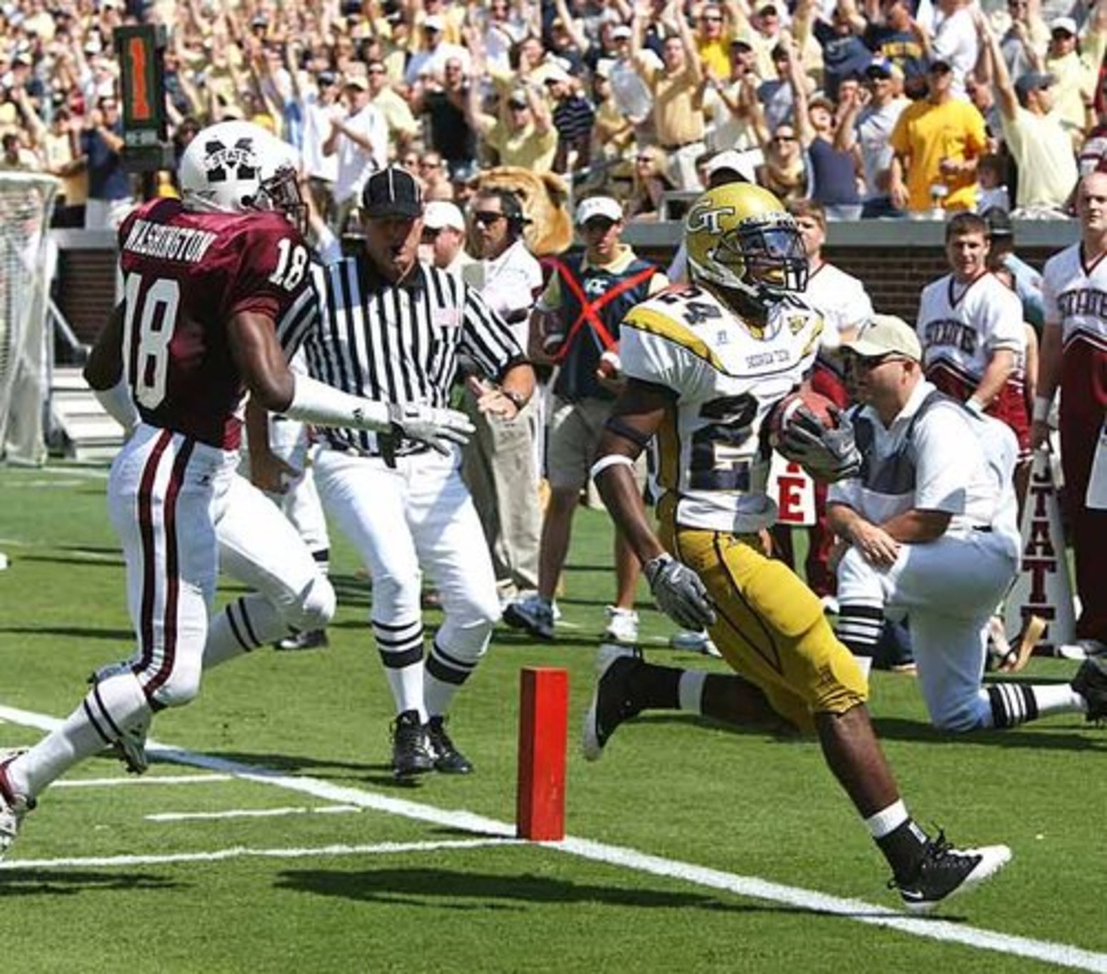 Georgia Tech running back Embry Peeples scores a touchdown in front of Mississippi State defensive back Marcus Washington in the first quarter.