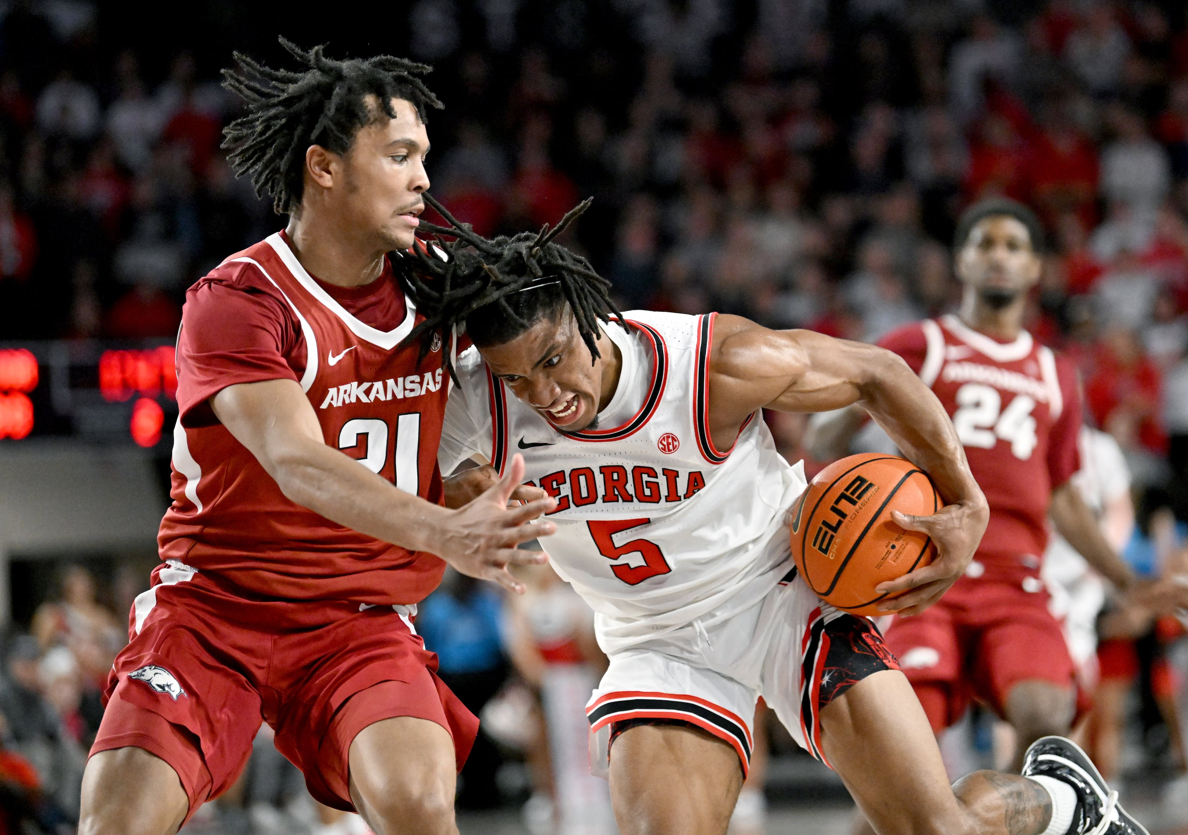 Georgia guard Jeremiah Wilkinson drives against Arkansas guard D.J. Wagner during the second half in an NCAA college basketball game at Stegeman Coliseum, Saturday, Jan. 17, 2026, in Athens. Georgia won 90-76 over Arkansas. (Hyosub Shin/AJC)