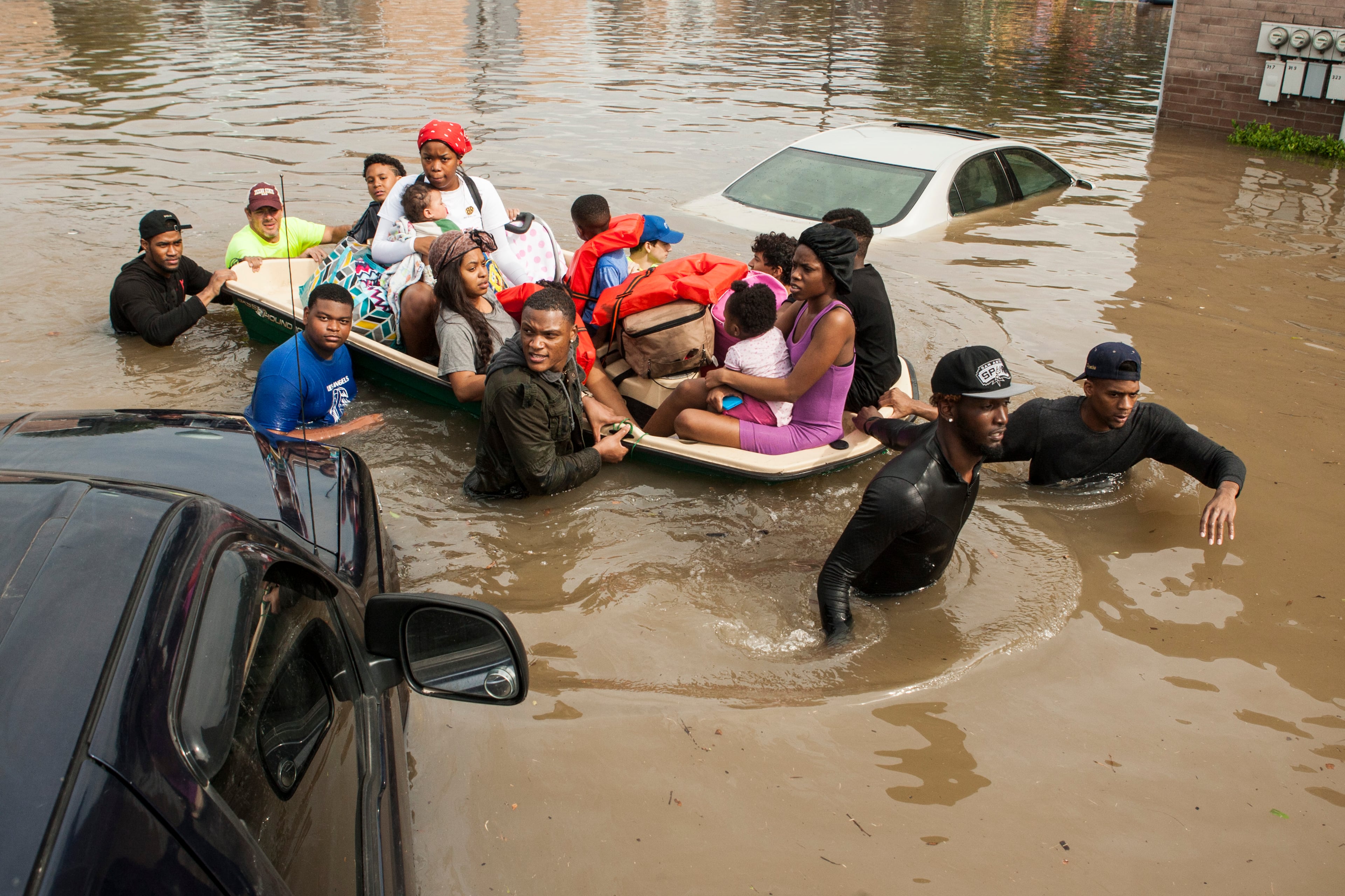 Residents of the Arbor Court apartments evacuate their flooded apartment complex in the Greenspoint area on Monday, April 18, 2016, in The Woodlands, Texas. (Brett Coomer/Hoston Chronicle via AP)