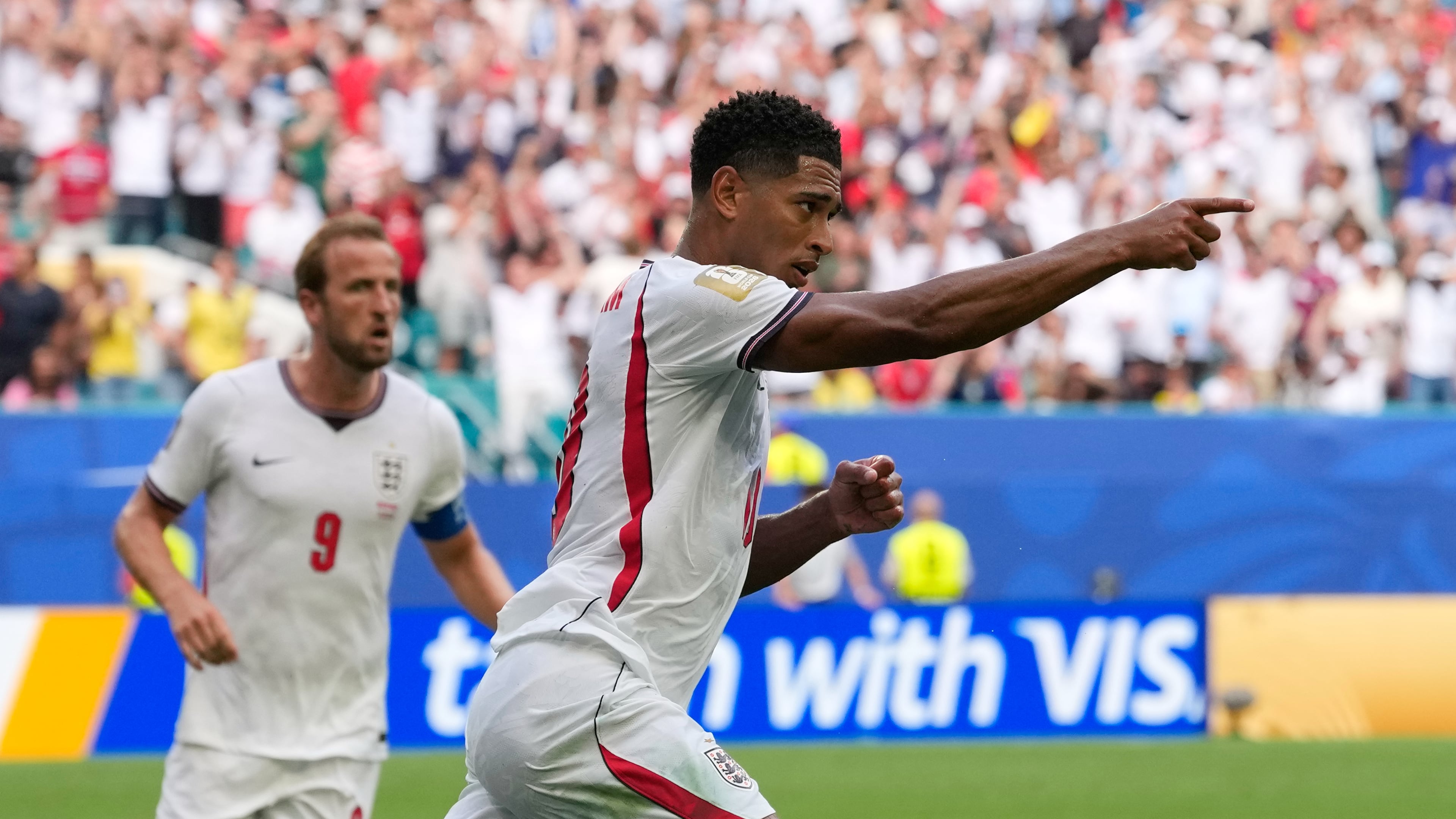 England's Jude Bellingham celebrates after scoring his side's first goal during the World Cup quarterfinal soccer match between Norway and England in Miami Gardens, Fla., Saturday, July 11, 2026. (AP Photo/Rebecca Blackwell)