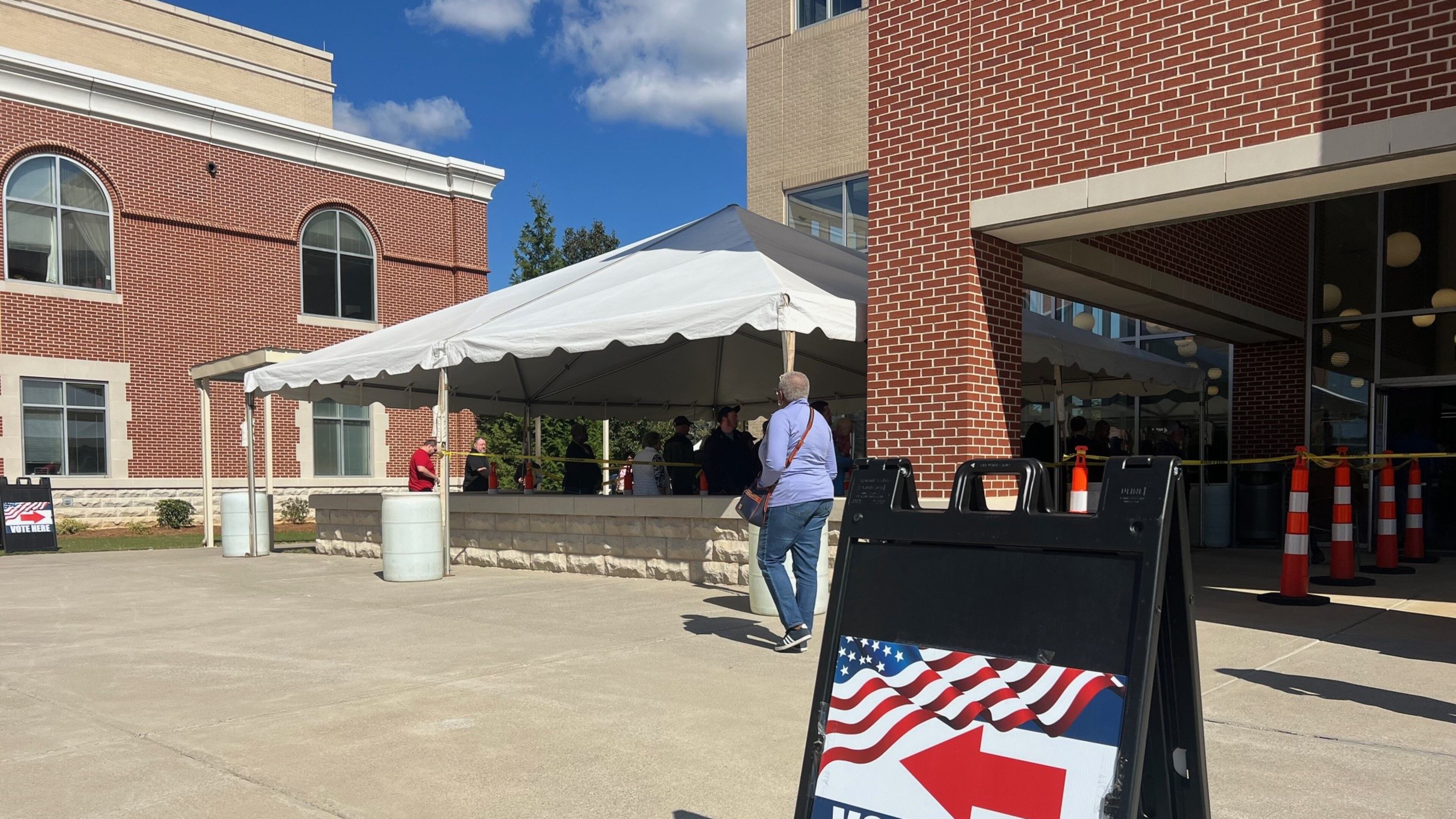 An early voting location in Dallas, Ga., on Oct. 16. (Patricia Murphy/AJC)