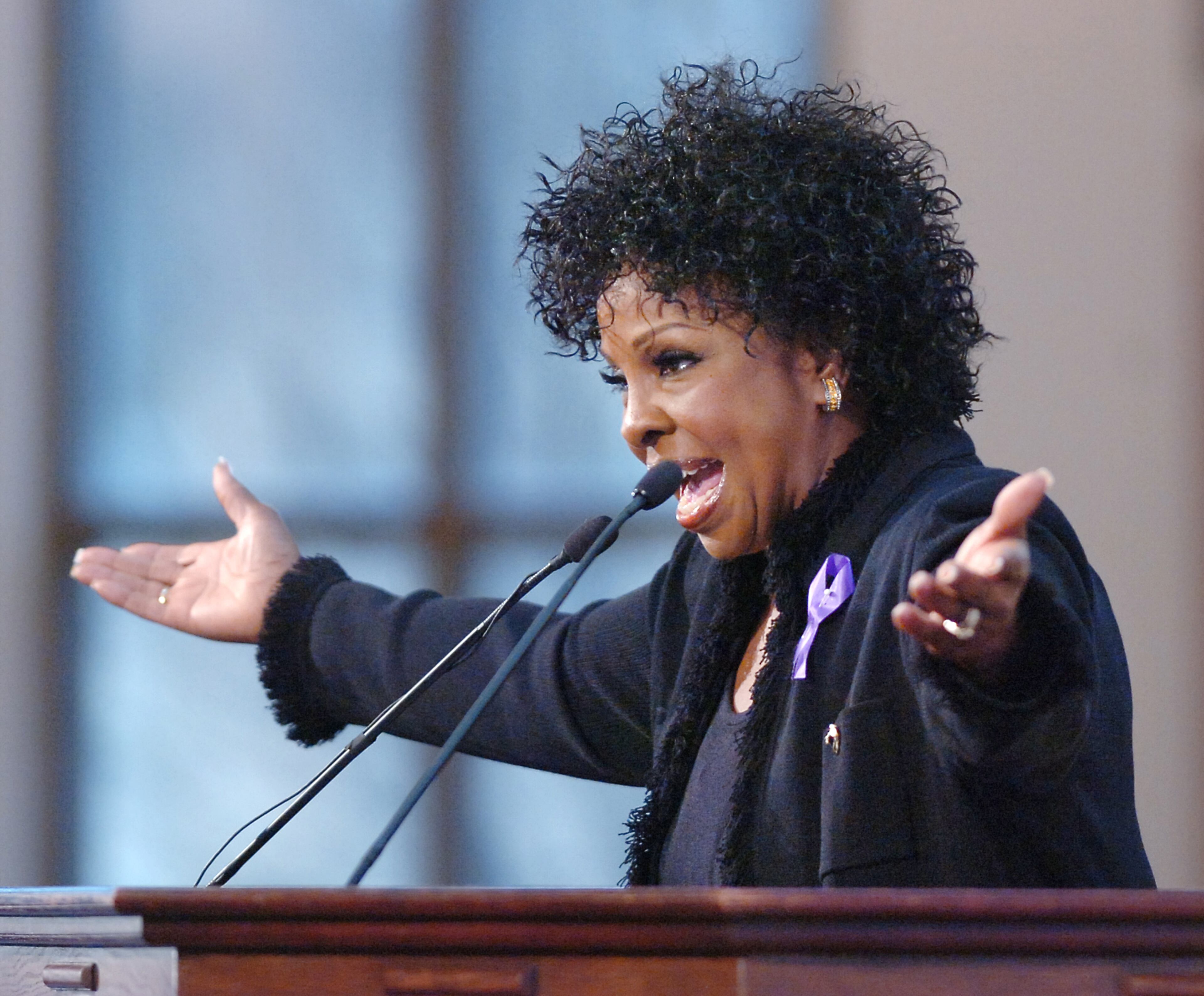 A musical tribute to Coretta Scott King on Monday, 1/6/06, at Ebenezer Baptist Church. Gladys Knight sings during the ceremony. RICH ADDICKS/STAFF