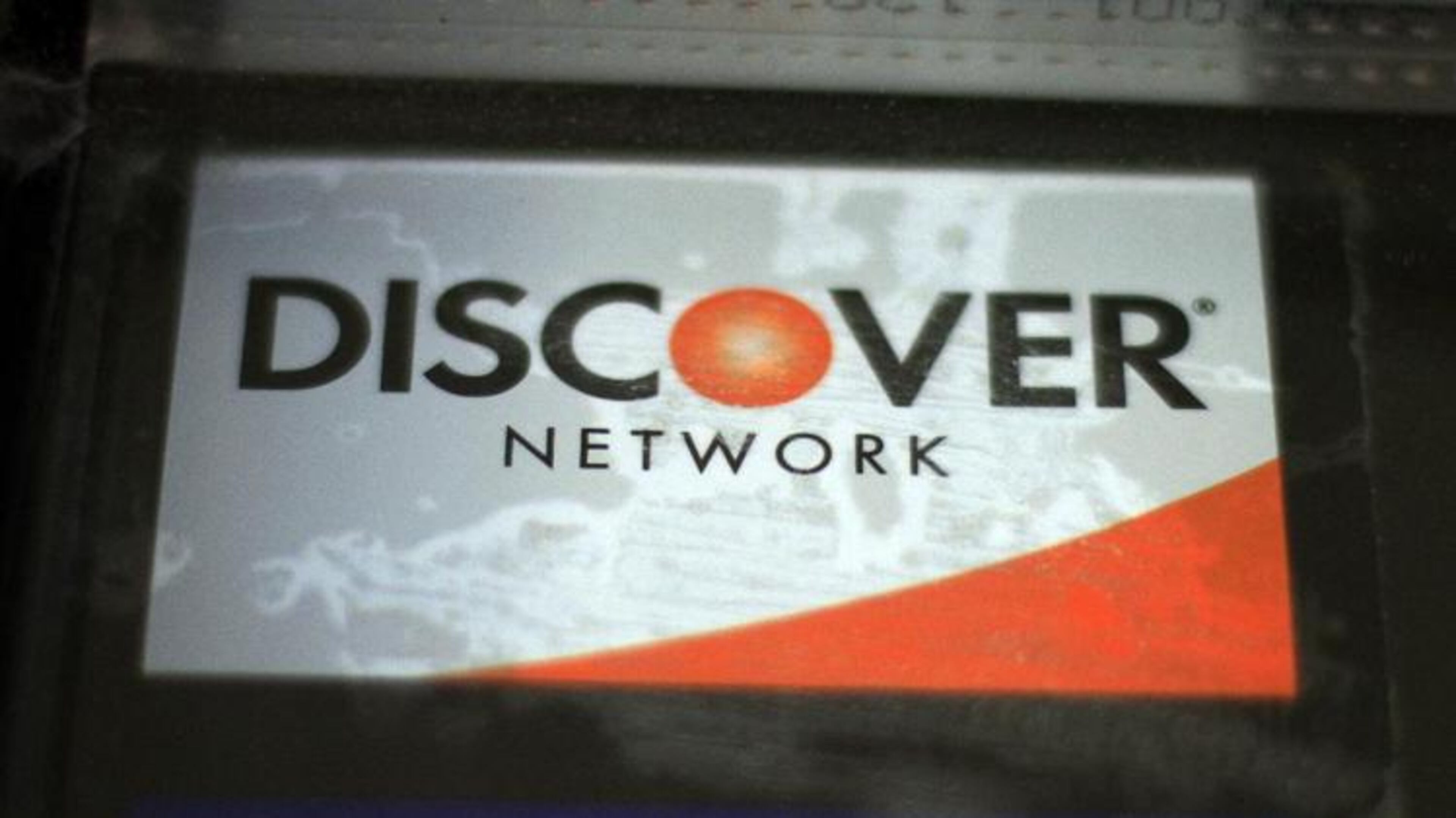 Discover, with $110 billion in charges, received a complaint score of 5.58 for 614 complaints per $1 billion in card charges. Top three complaints: Billing disputes, APR or interest rate, fraud