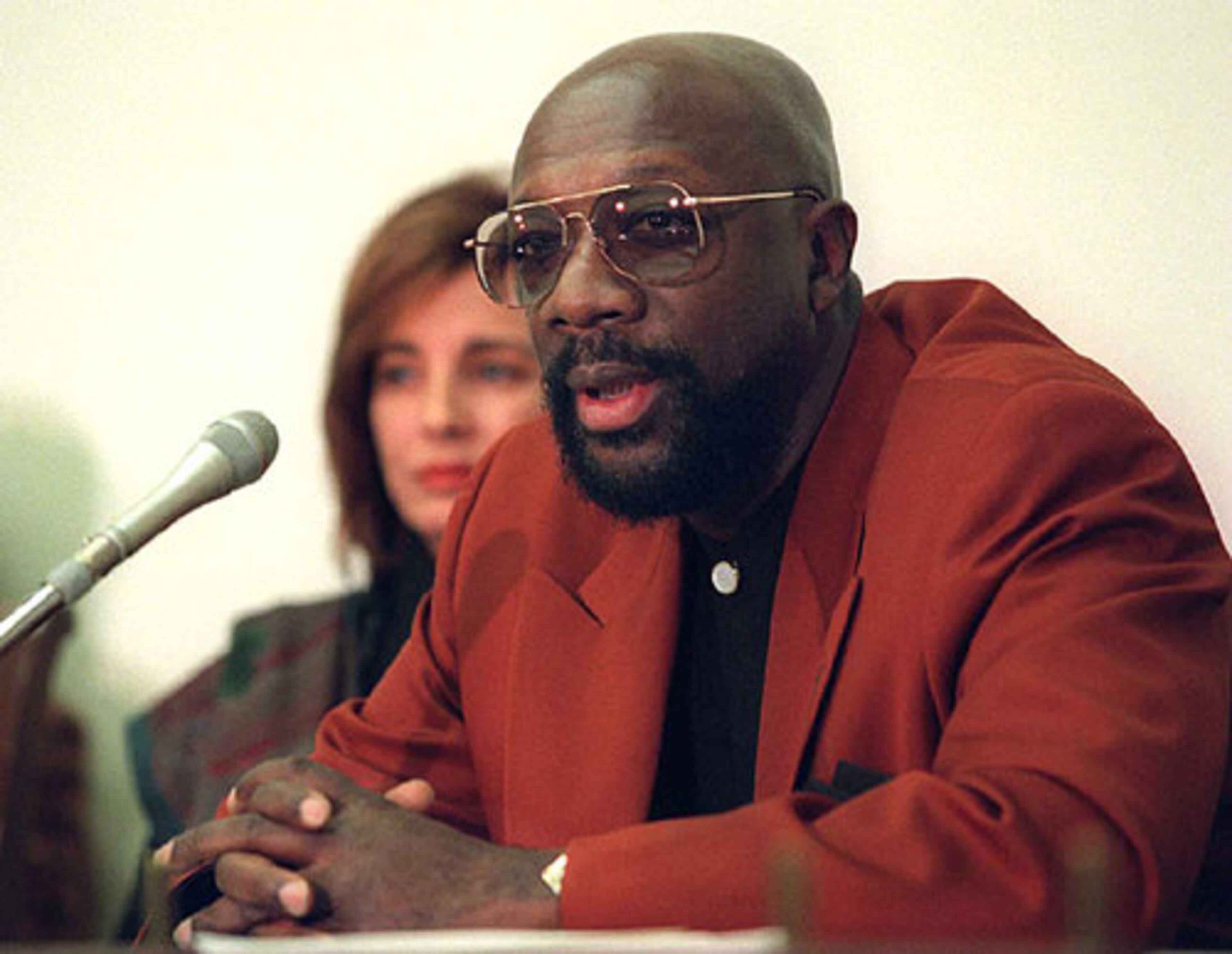 Hayes met with reporters in Washington in February 1997 to discuss Germany's alleged discrimination against religious minorities including members of the Church of Scientology. Actress Anne Archer is at left.