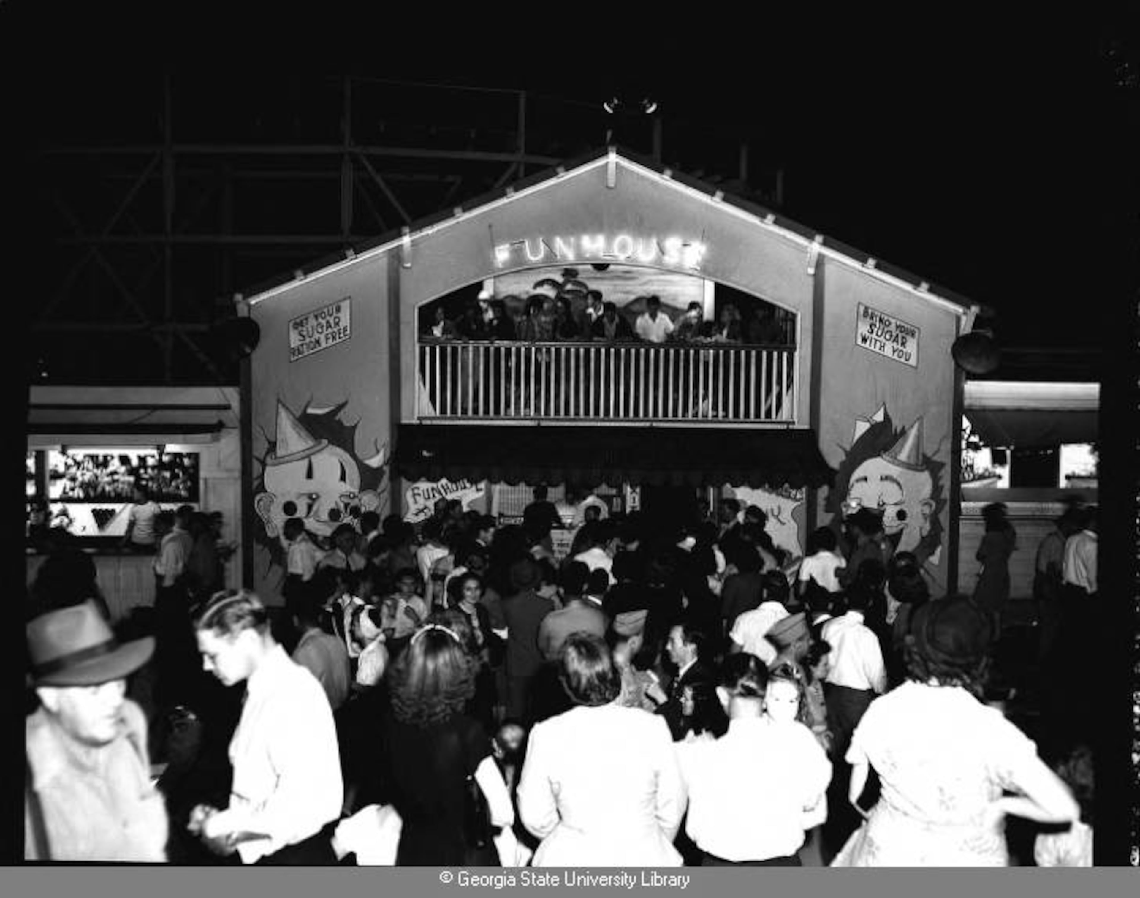 1943 -- Crowds stream into the Funhouse at the fair. LANE BROS. PHOTOGRAPHS/GSU