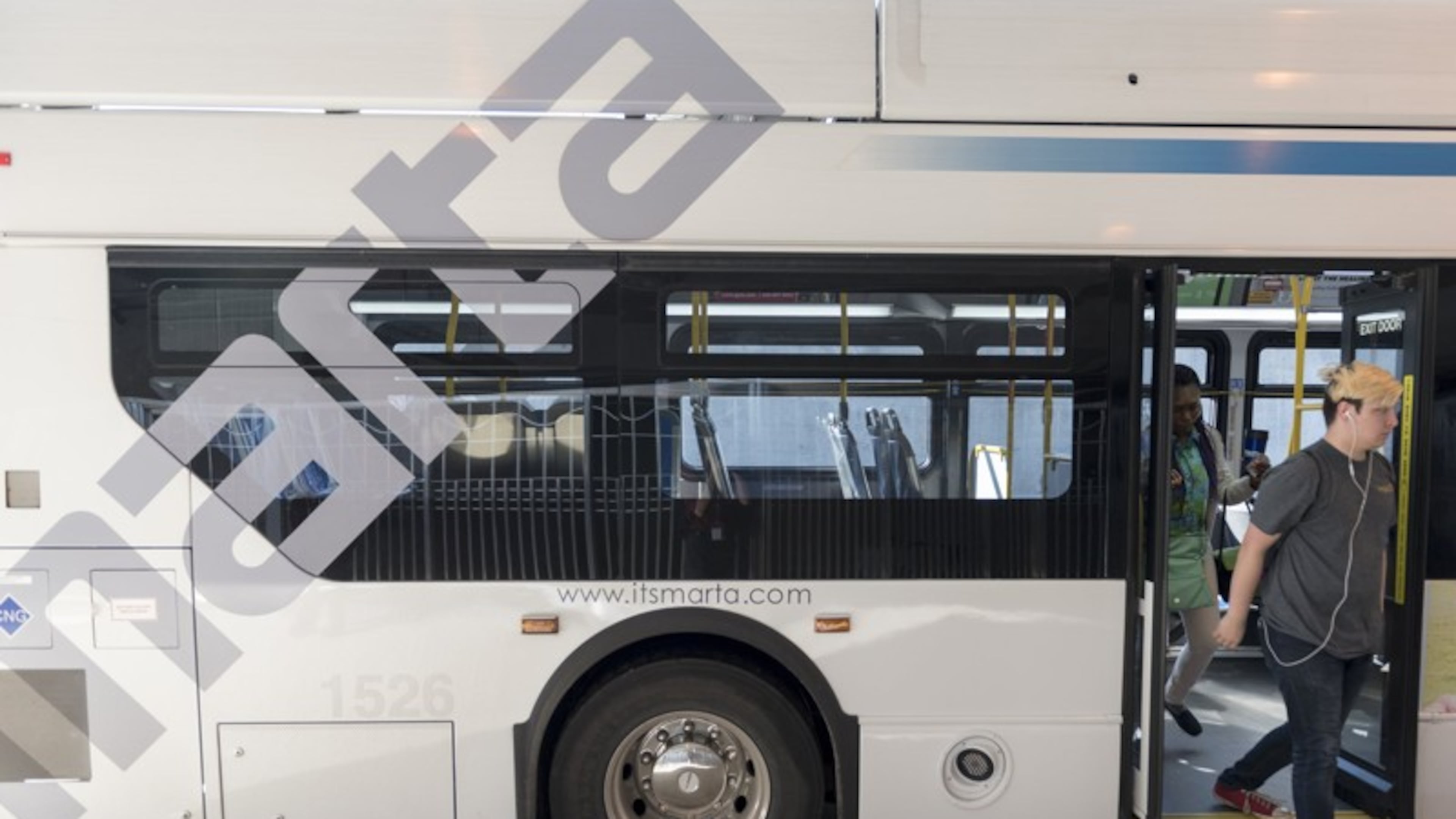 A group of suburban Atlanta mayors continues to discuss mass transit along the northern half of I-285.