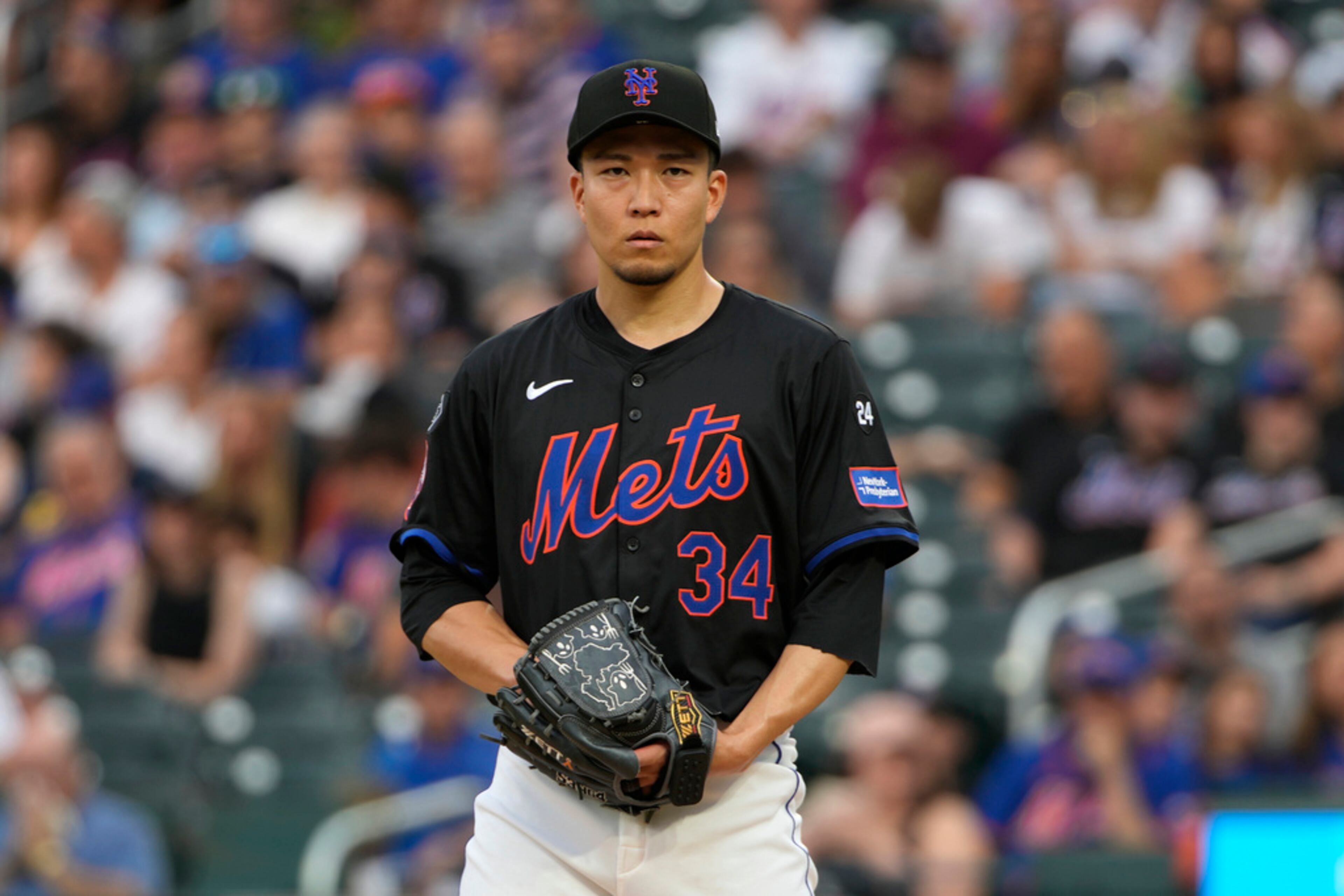 New York Mets' Kodai Senga prepares to pitch during the first inning of a baseball game against the Atlanta Braves, Friday, July 26, 2024, in New York. (AP Photo/Pamela Smith)