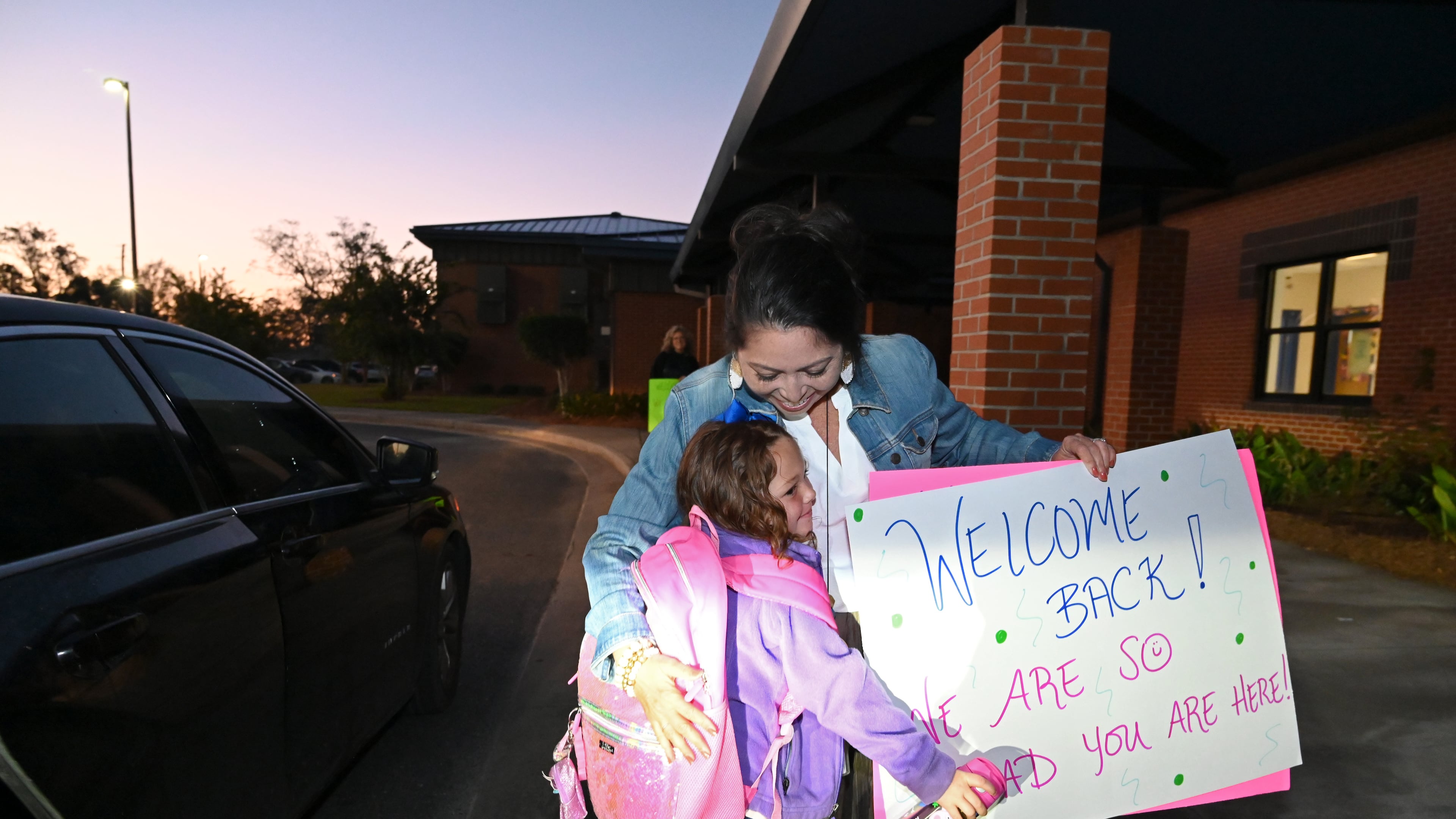 School counselor Carrie Poole gets a hug from kindergartener Ava Beverly as she is dropped off at Jeff Davis Primary School in Hazelhurst. Jeff Davis County Schools returned for the first time since Hurricane Helene devastated much of South Georgia. (Hyosub Shin/AJC 2024)