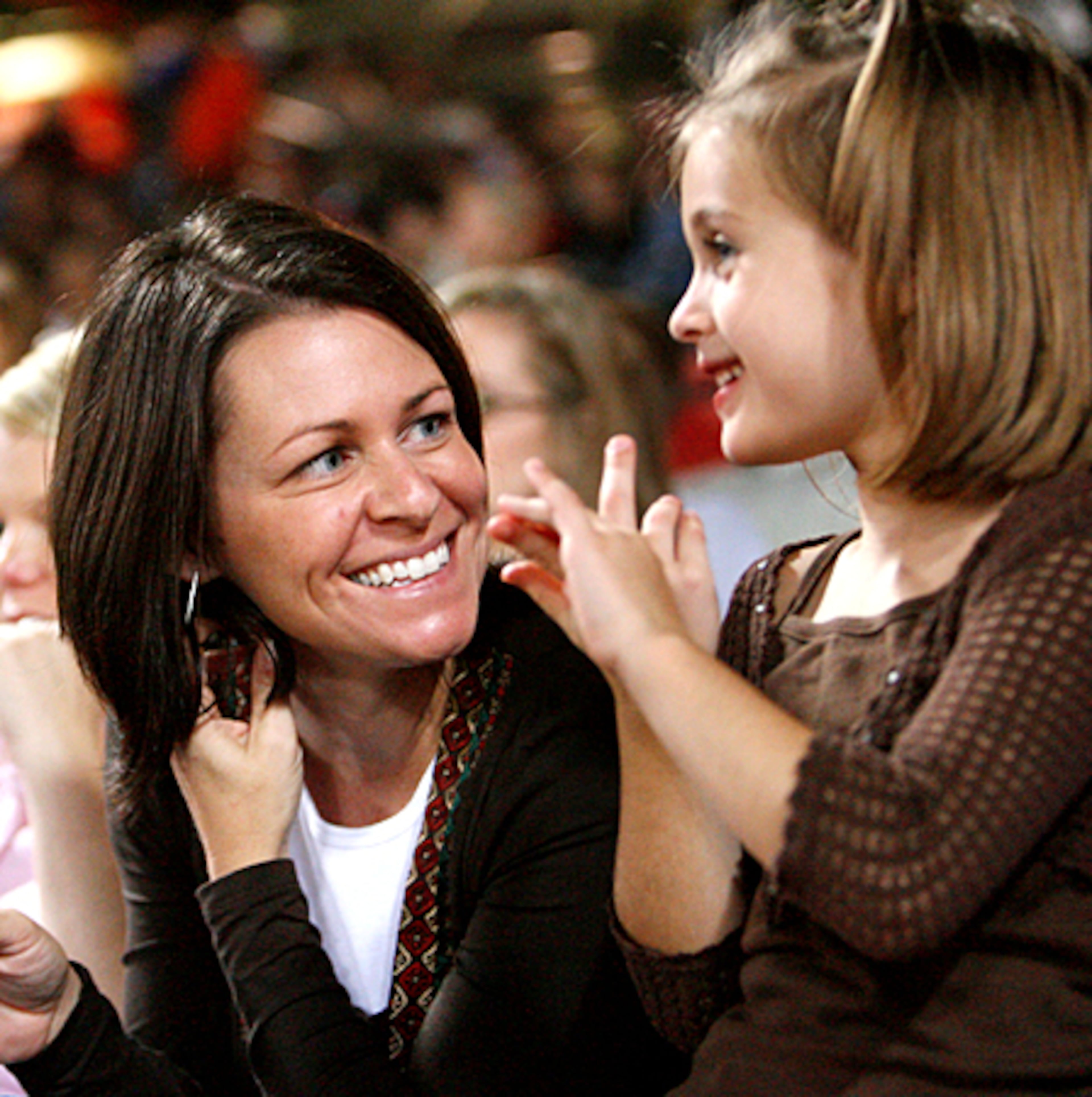 Tim Hudson's wife, Kim Hudson, and his eldest daughter, Kennedie, 6, react as Hudson closes out the 7th inning.