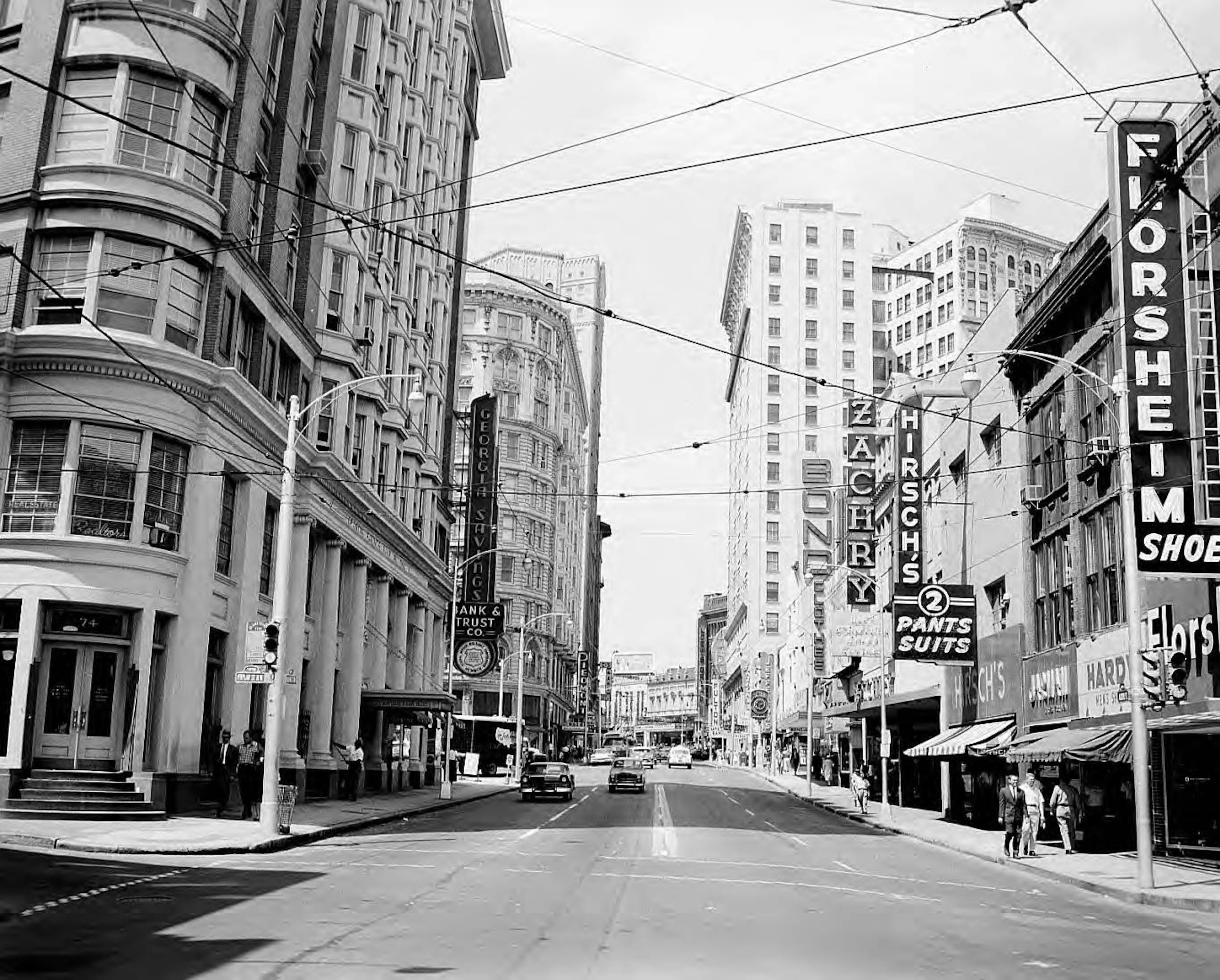 Peachtree Street, looking east from Auburn Avenue, in June 1959. N07-028_a, Tracy O'Neal Photographic Collection, 1923-1975, Photographic Collection. Special Collections and Archives, Georgia State University Library.