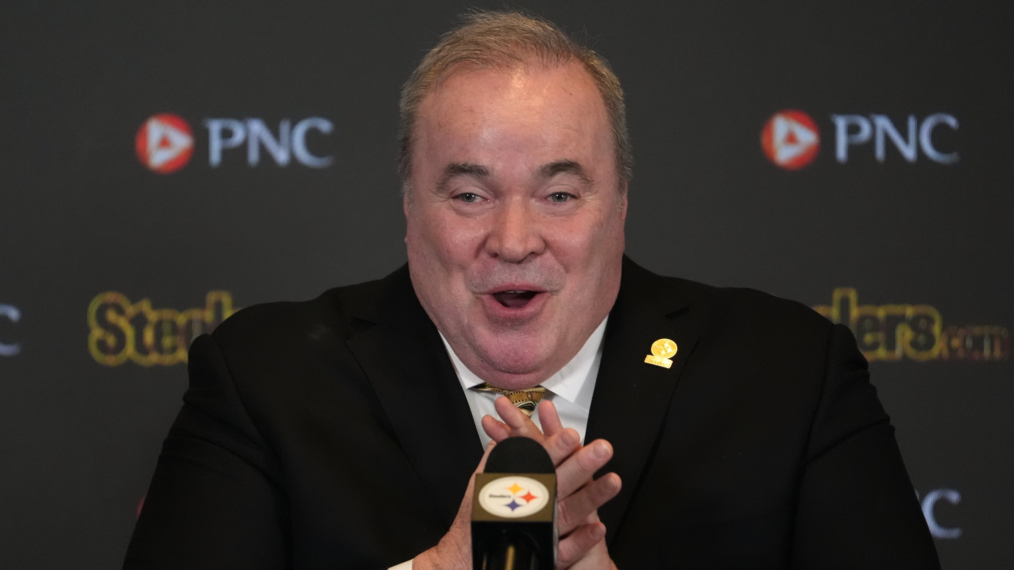 Mike McCarthy meets with reporters after being introduced as the new head coach of the Pittsburgh Steelers in Pittsburgh Tuesday, Jan. 27, 2026. (AP Photo/Gene J. Puskar)