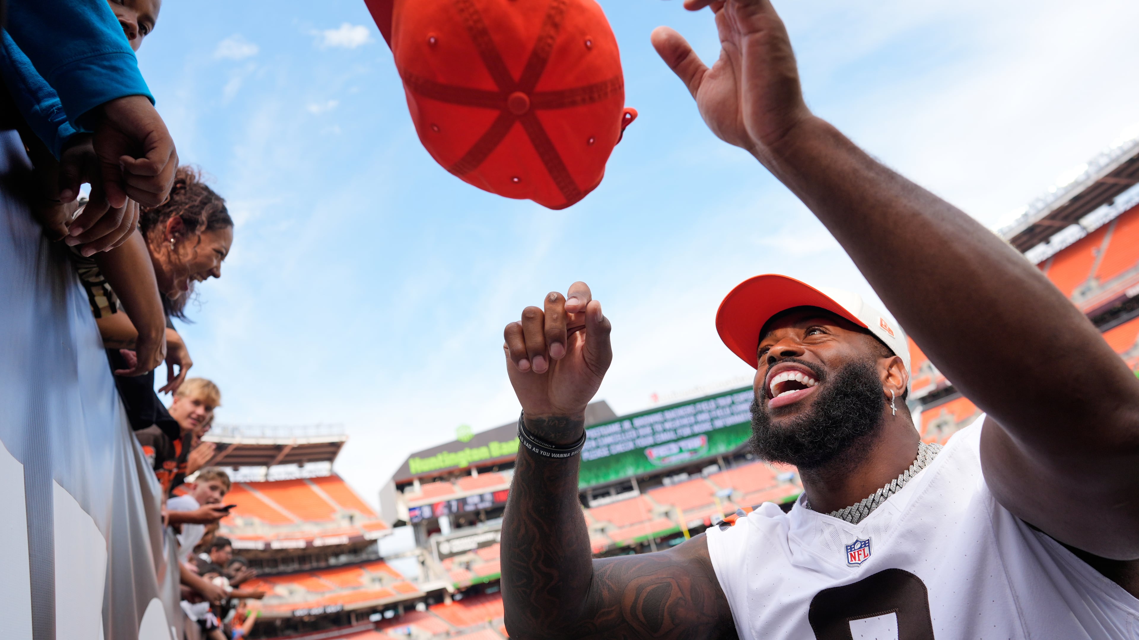 Cleveland Browns defensive end Jared Verse greets fans after an NFL preseason football game against the Buffalo Bills, Saturday, Aug. 22, 2026, in Cleveland. (AP Photo/Carolyn Kaster)