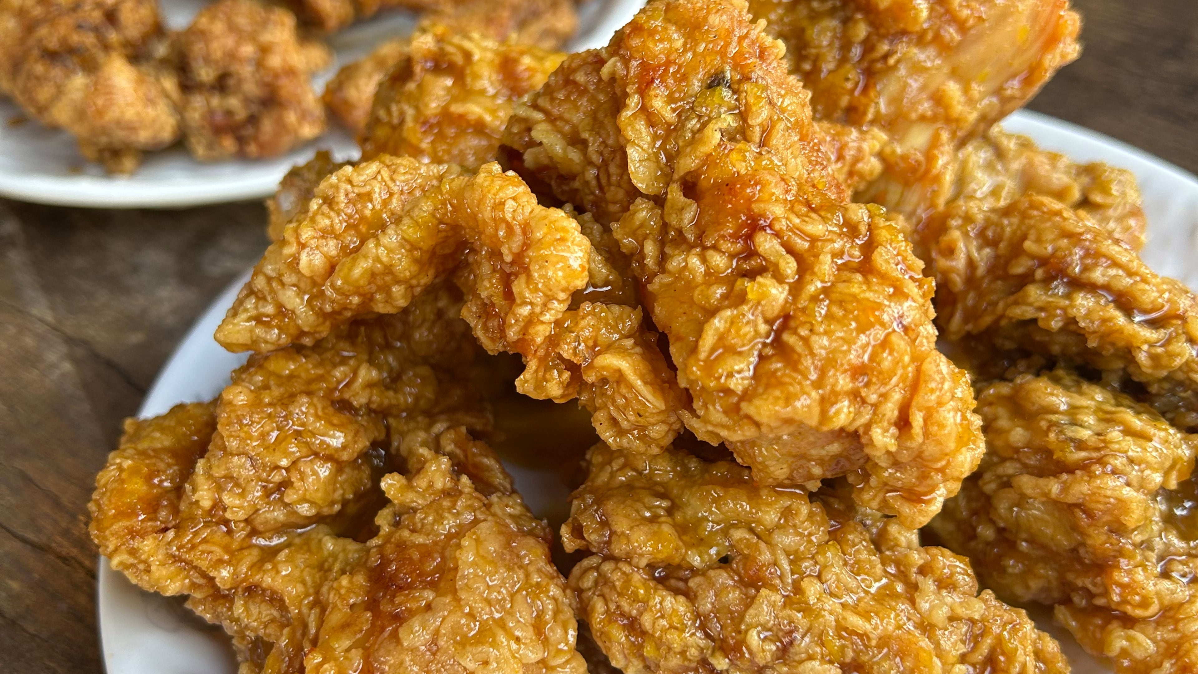 The tikkudak style chicken comes in a variety of flavors, such as curry sauce. (Candy Hom for the AJC)