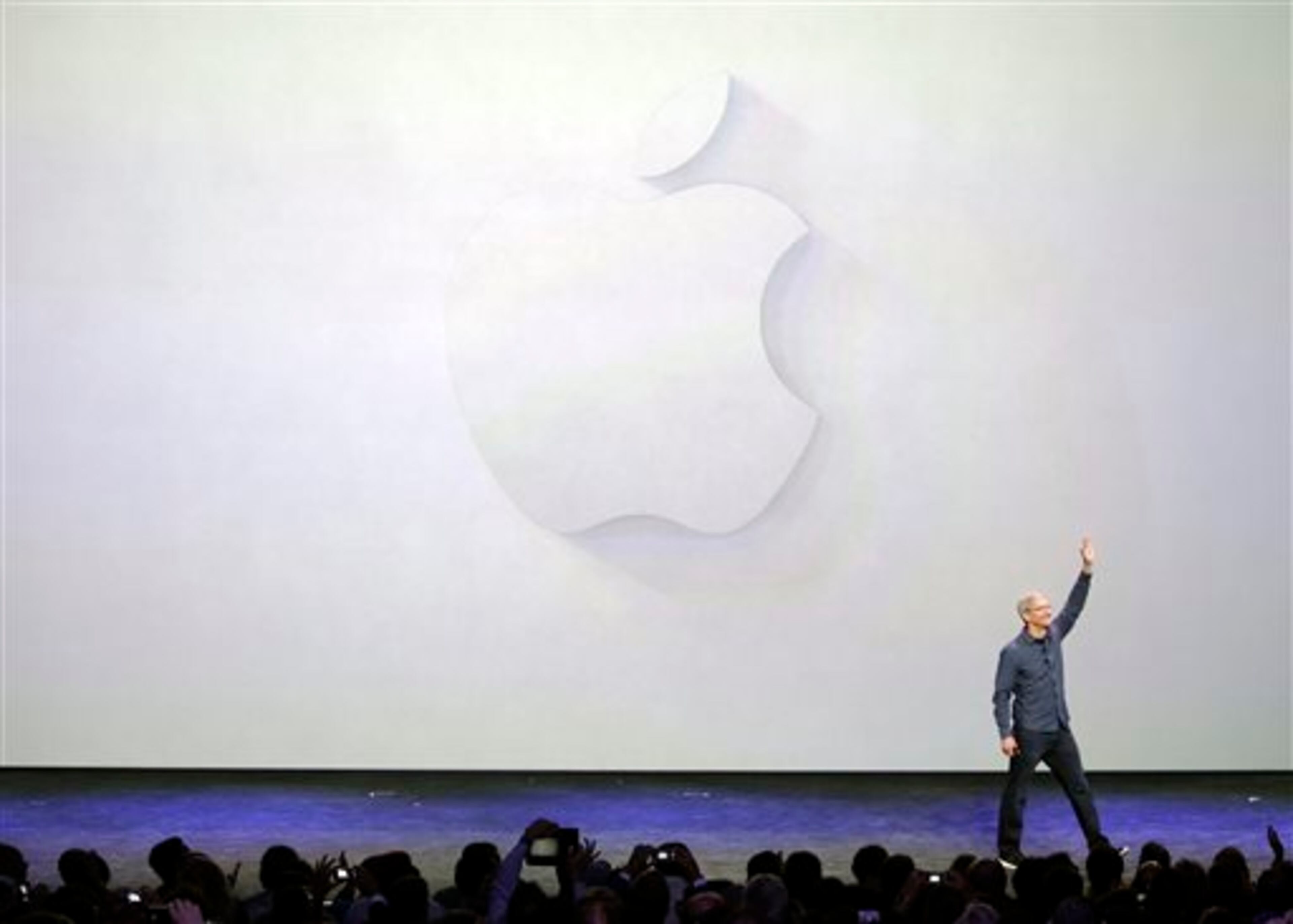 Apple CEO Tim Cook walks on stage and waves to the crowd before he introduces the new iPhone 6 and iPhone 6 Plus on Tuesday, Sept. 9, 2014, in Cupertino, Calif. (AP Photo/Marcio Jose Sanchez)