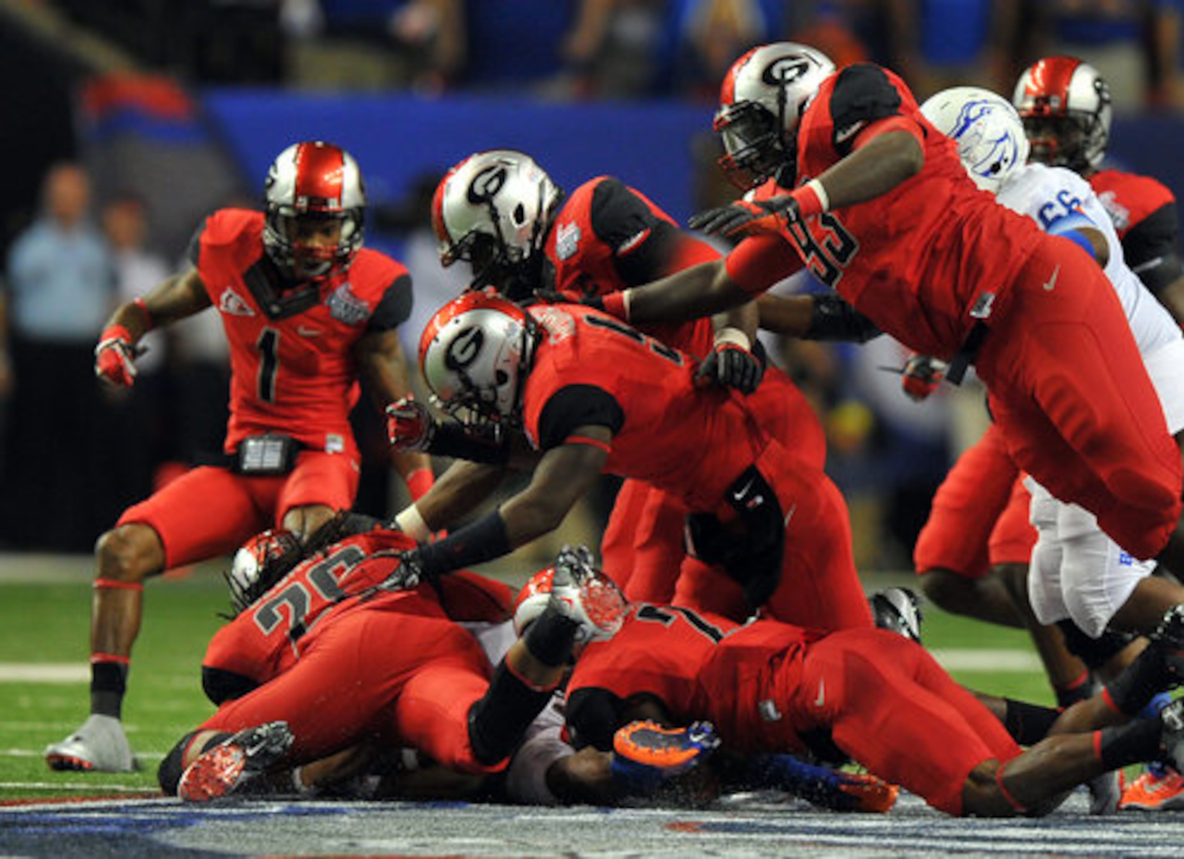 Georgia defensive players pile on Boise State running back Doug Martin.