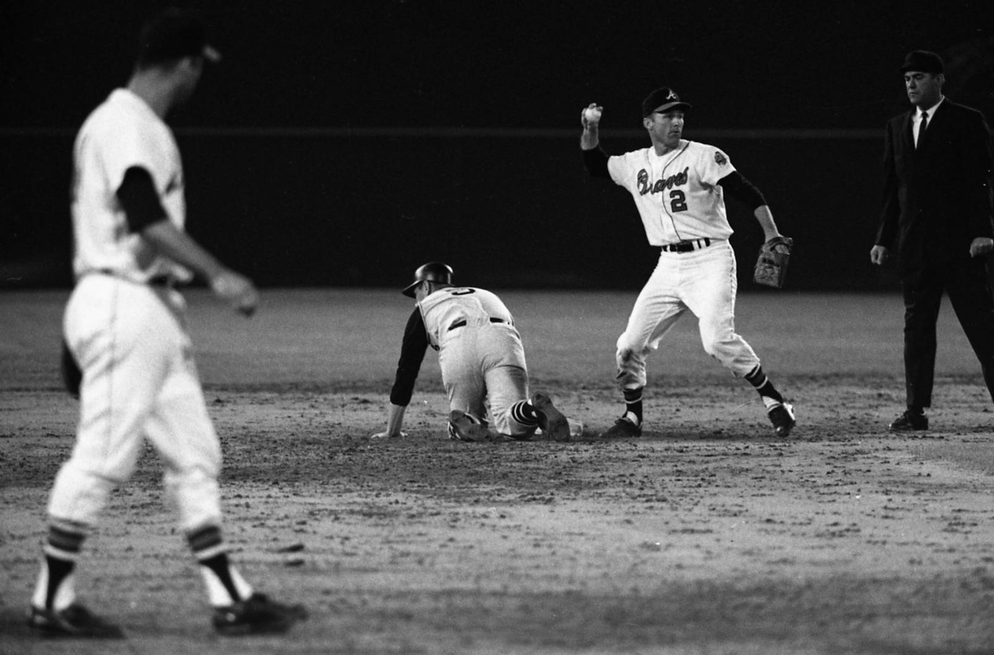 Braves second baseman Frank Bolling throws the ball back to pitcher Tony Cloninger. AJC file photo