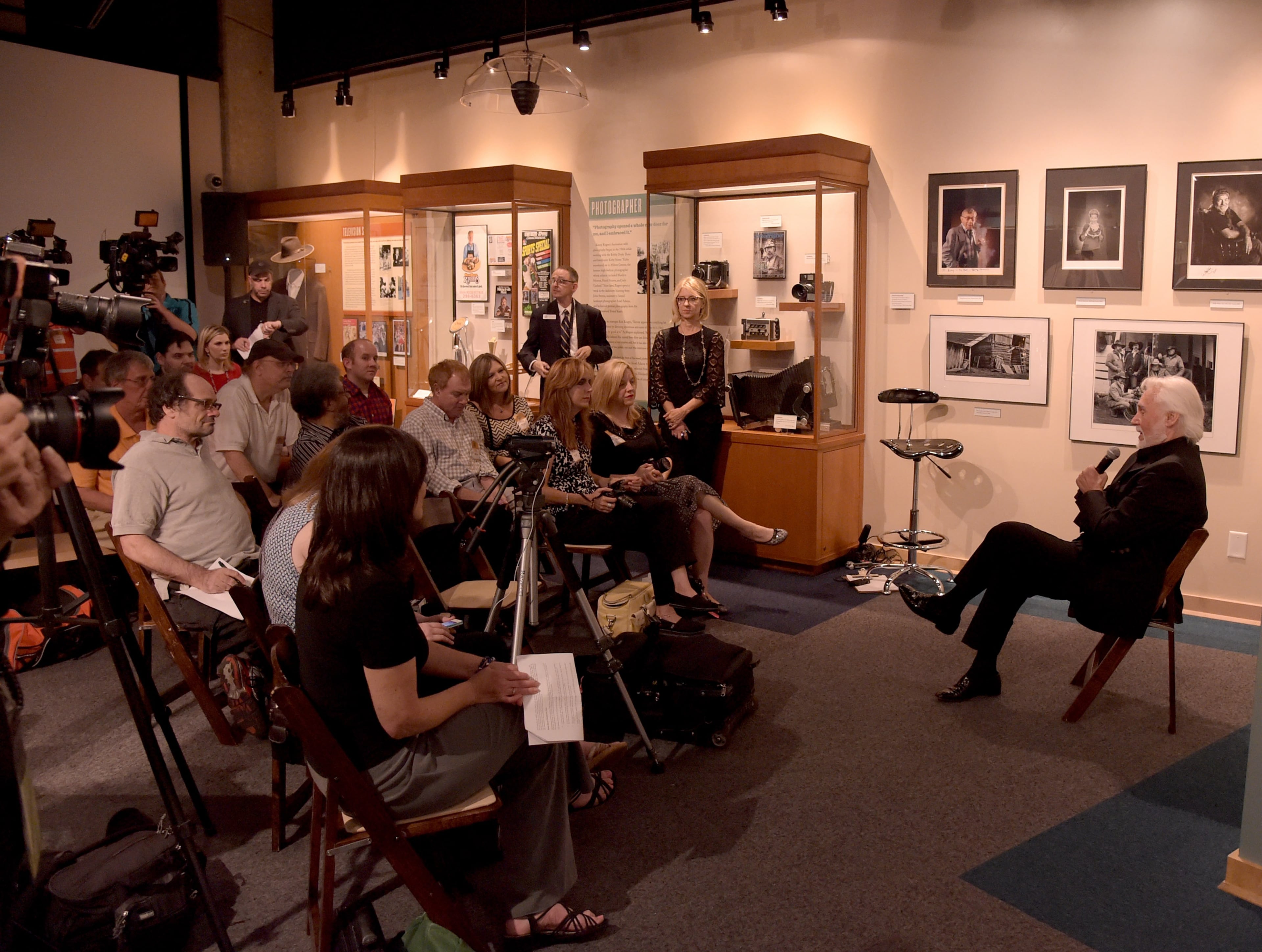 NASHVILLE, TN - AUGUST 13: Country Music Hall of Fame member Kenny Rogers at the Country Music Hall of Fame Kenny Rogers Exhibit Opening Reception at the Country Music Hall of Fame and Museum on August 13, 2014 in Nashville, Tennessee. (Photo by Rick Diamond/Getty Images for the Country Music Hall of Fame and Museum)