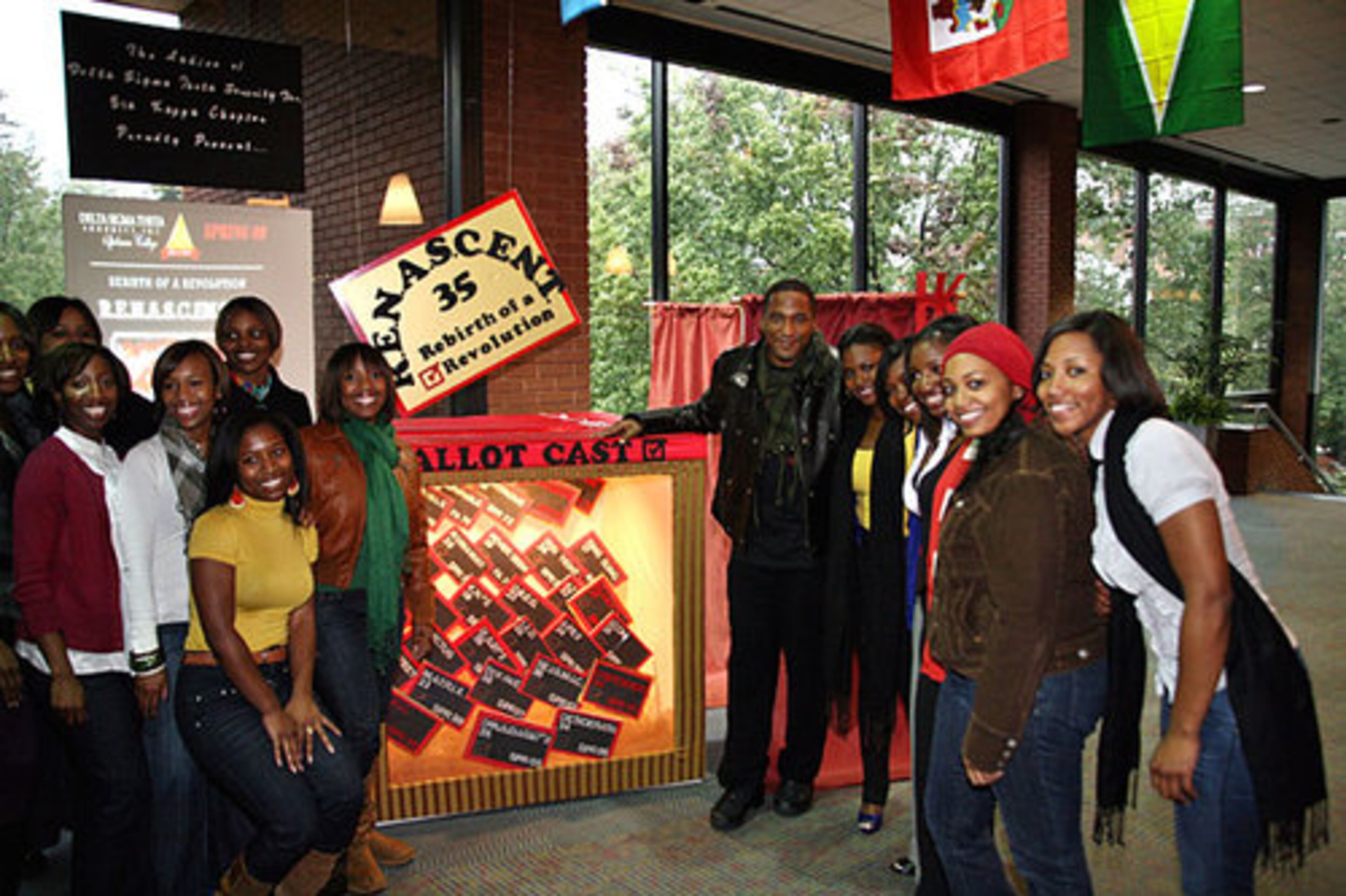 Q-Tip poses with Spelman sorority sisters.
