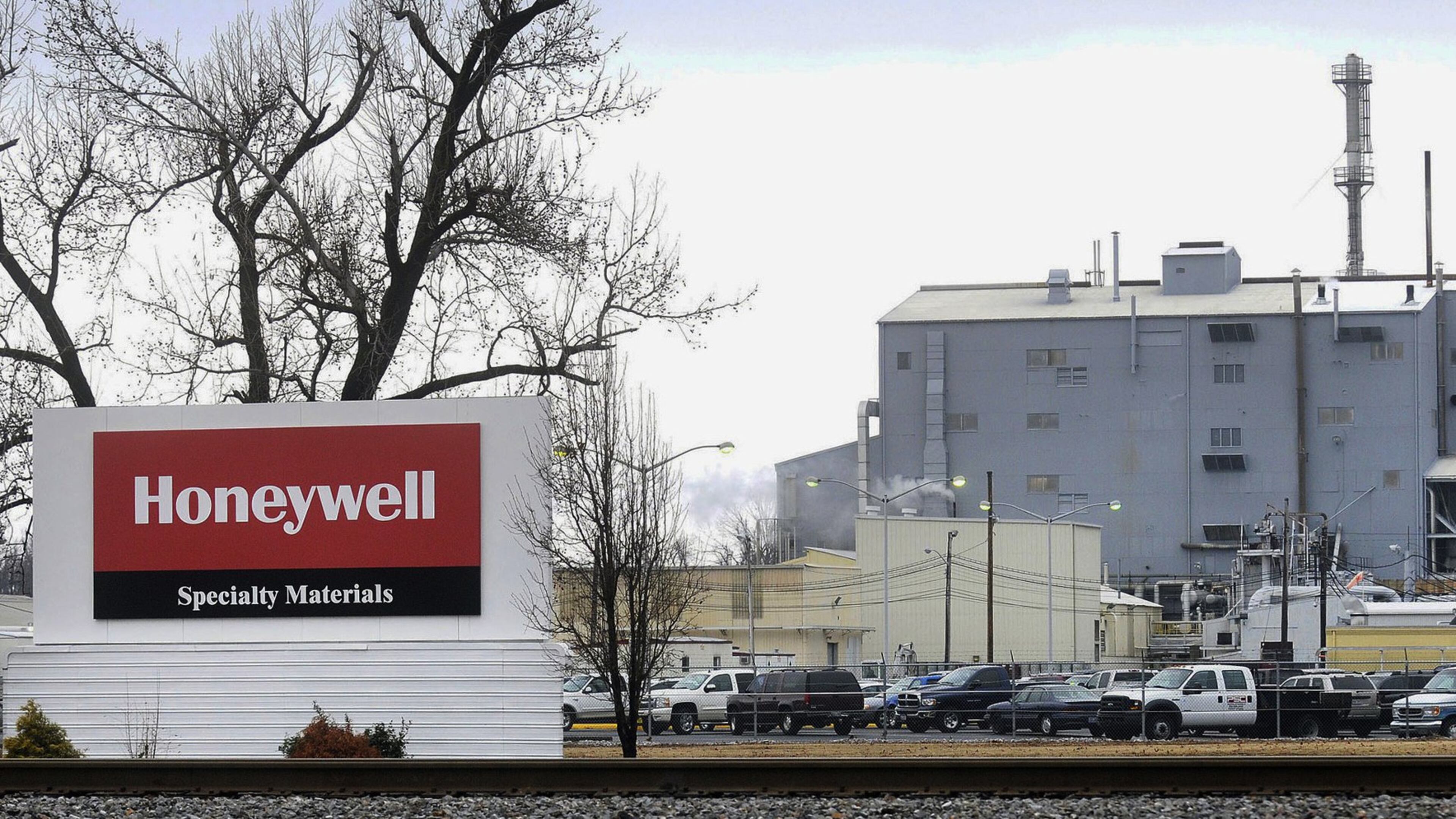 This Jan. 18, 2011, file photo shows the Honeywell Specialty Materials plant in Metropolis, Ill. (Steve Jahnke/The Southern Illinoisan via AP, File)