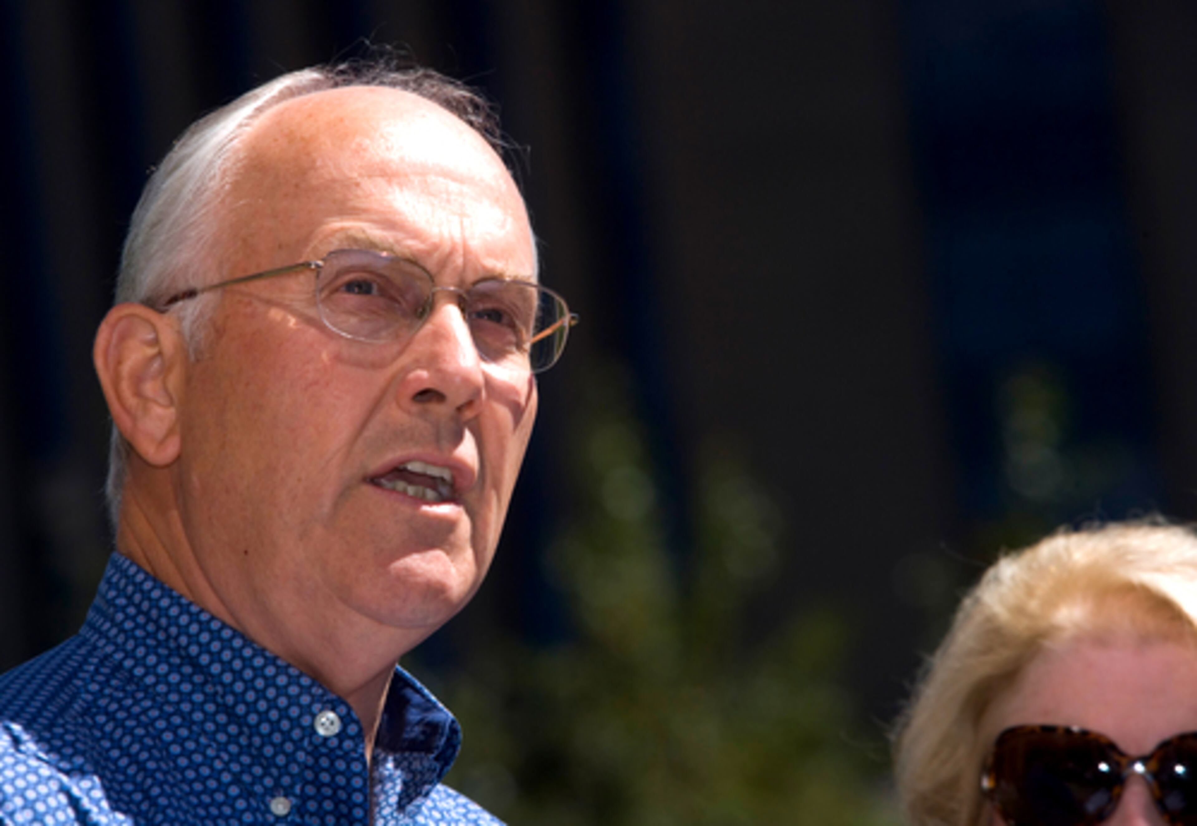 U.S. Sen. Larry Craig apologized for his arrest in a restroom incident at a Minneapolis airport.