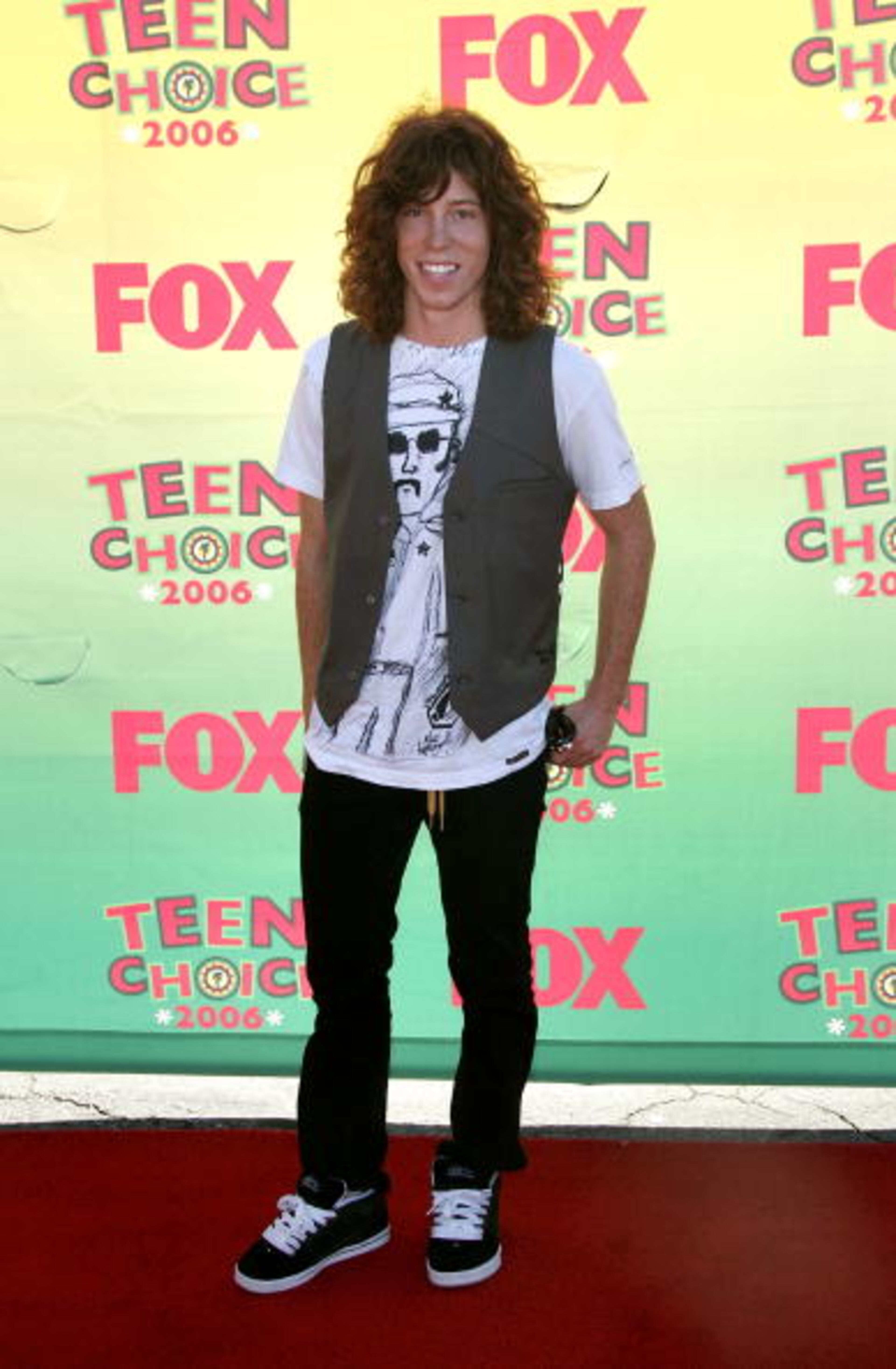 UNIVERSAL CITY, CA - AUGUST 20: Olympic snowboarder Shaun White arrives at the 8th Annual Teen Choice Awards at the Gibson Amphitheatre on August 20, 2006 in Universal City, California. (Photo by Frazer Harrison/Getty Images)