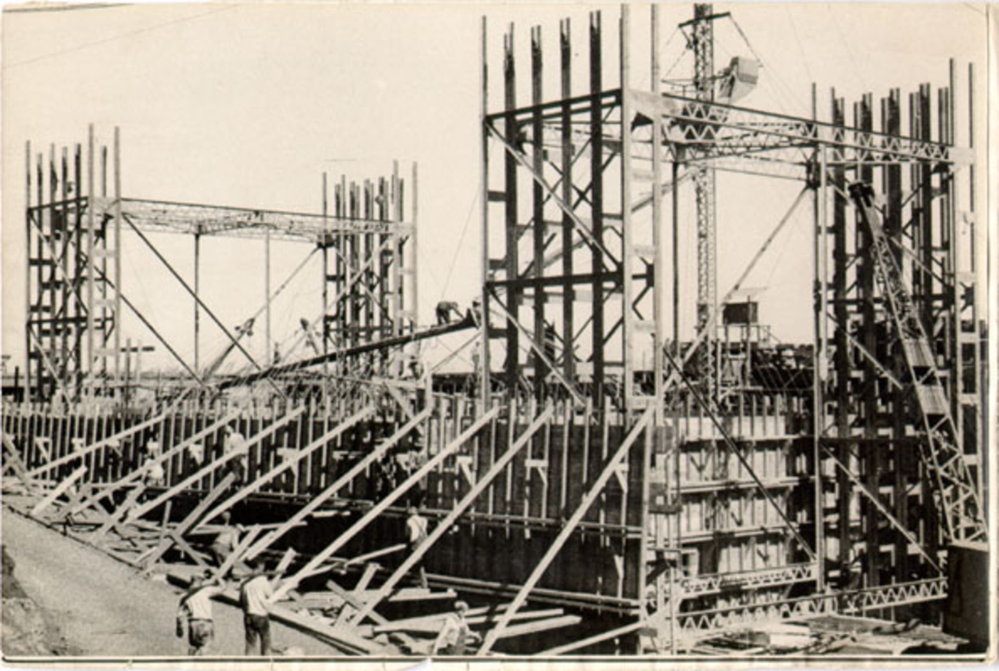 Construction of the Golden Gate Bridge 1933 May 31